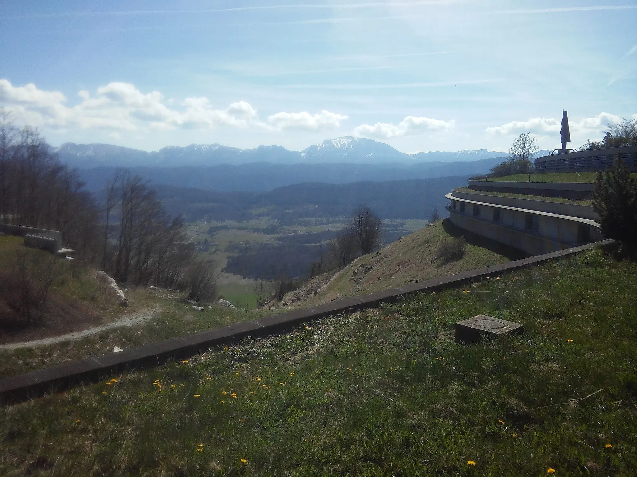 Photo showing: View from the Col de La Chau (Vercors, FRANCE) with the memorial of the Resistance on the right