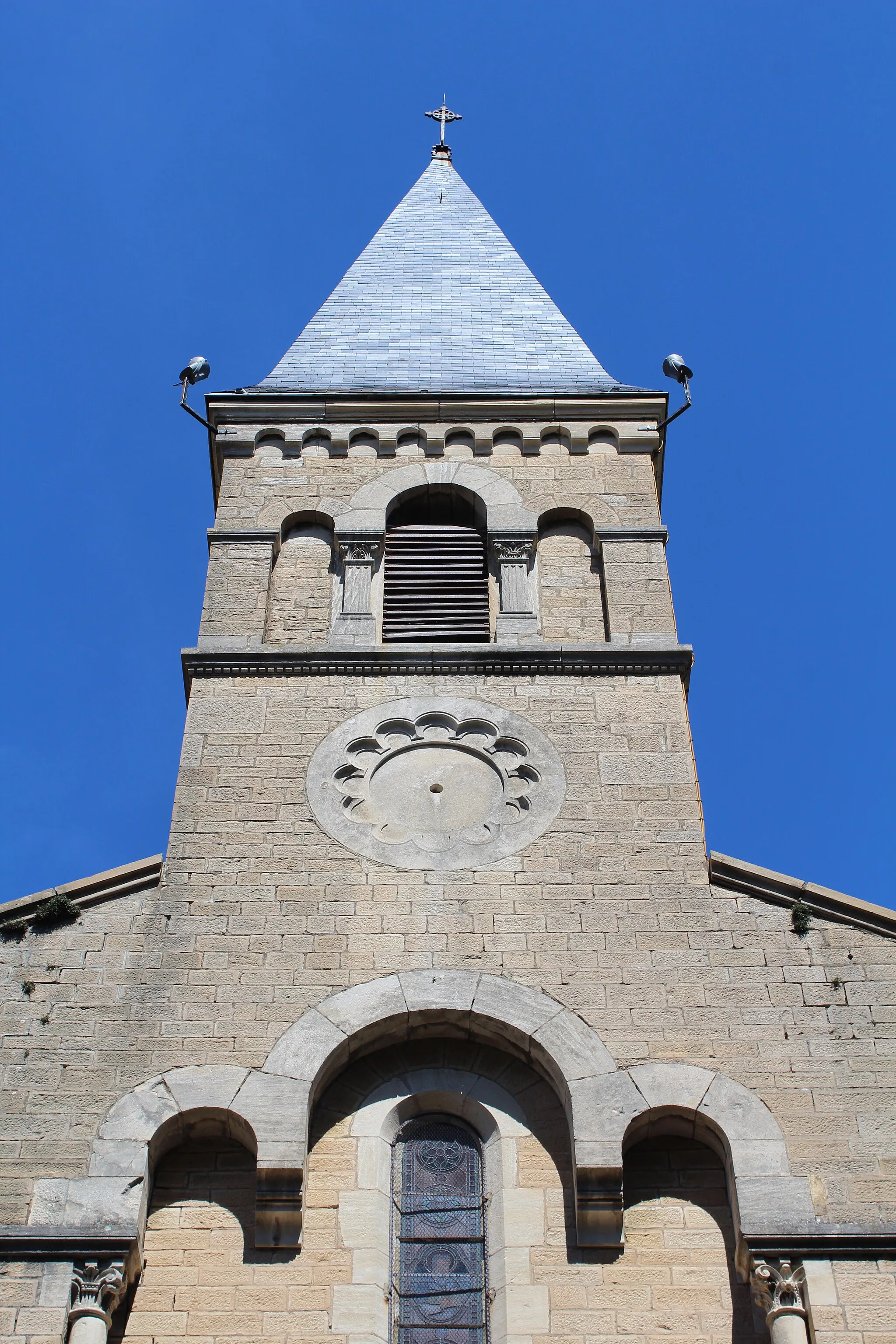 Photo showing: Église de l'Immaculée-Conception d'Émeringes.