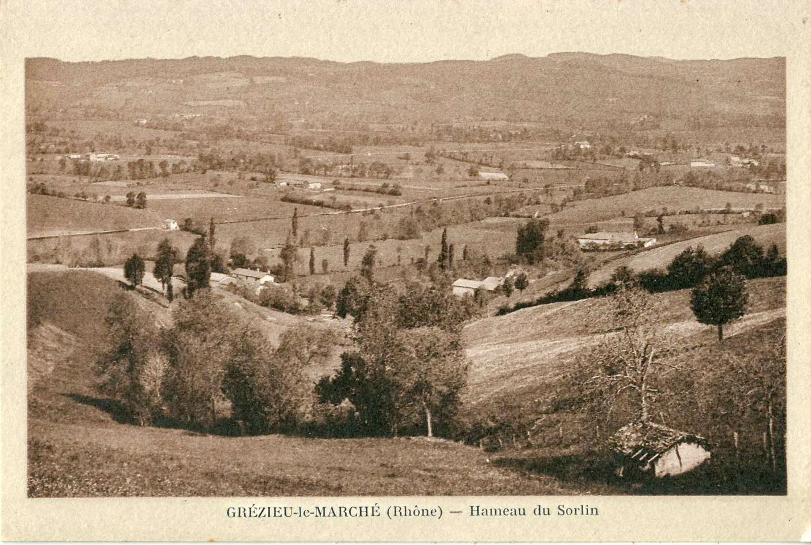 Photo showing: Carte postale ancienne sans mention d'éditeur : GRÉZIEU-LE-MARCHÉ - Hameau du Sorlin