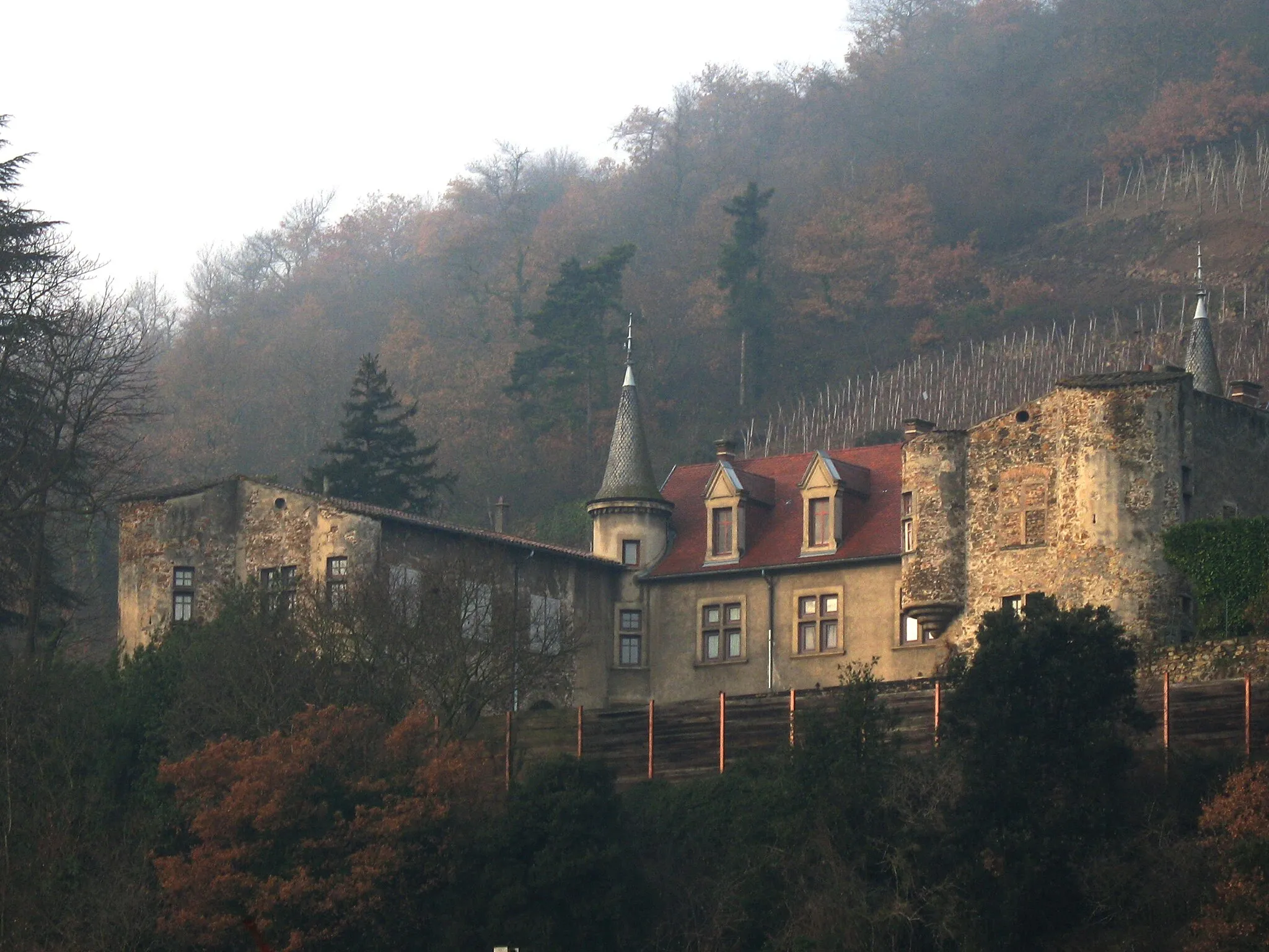Photo showing: Château de Montlys à Saint-Cyr-sur-le-Rhône, dans le Rhône.