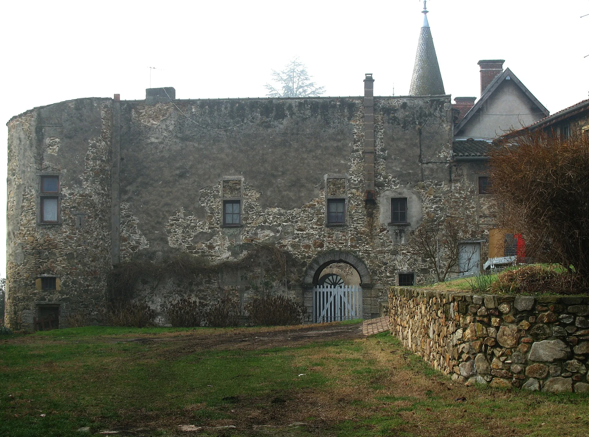 Photo showing: Château de Montlys à Saint-Cyr-sur-le-Rhône dans le Rhône.