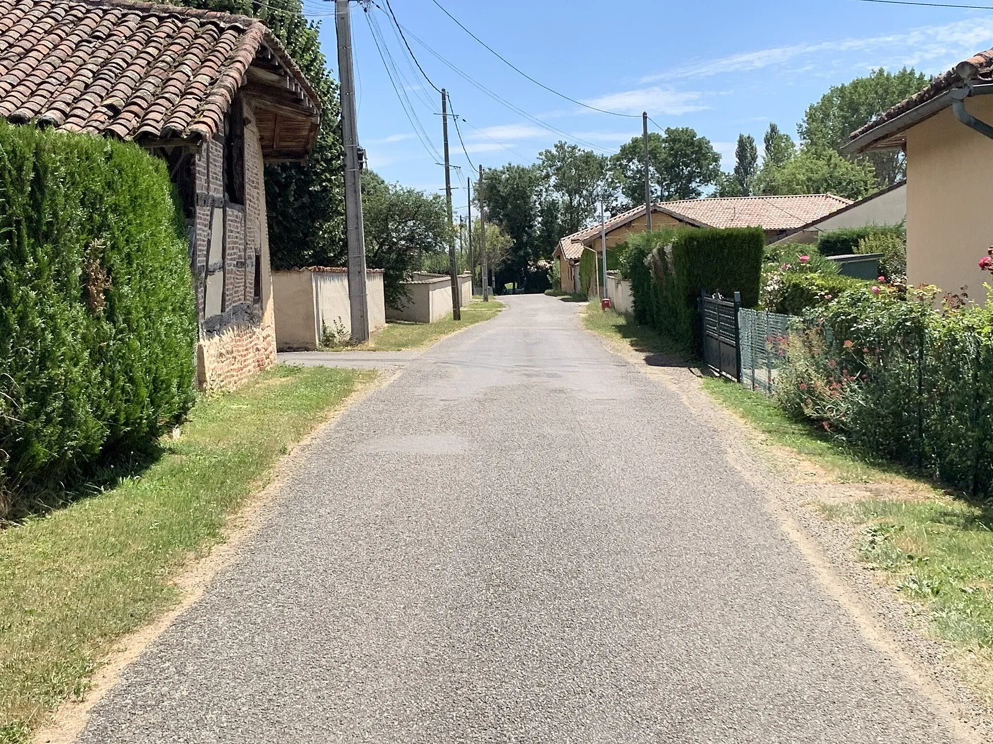 Photo showing: Route des Gambys, Saint-Cyr-sur-Menthon.