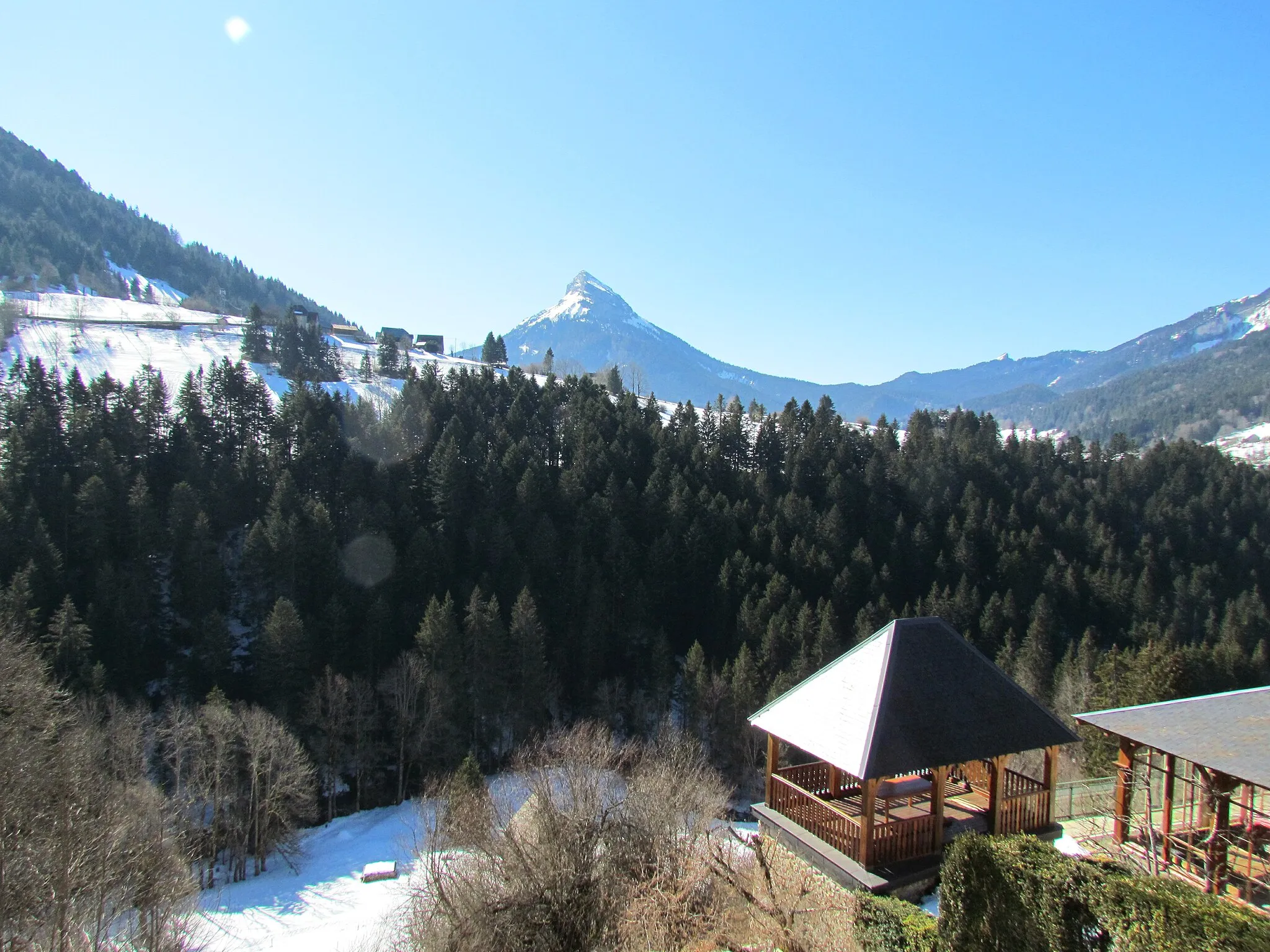 Photo showing: Vue sur La Chamechaude depuis la table d'orientation