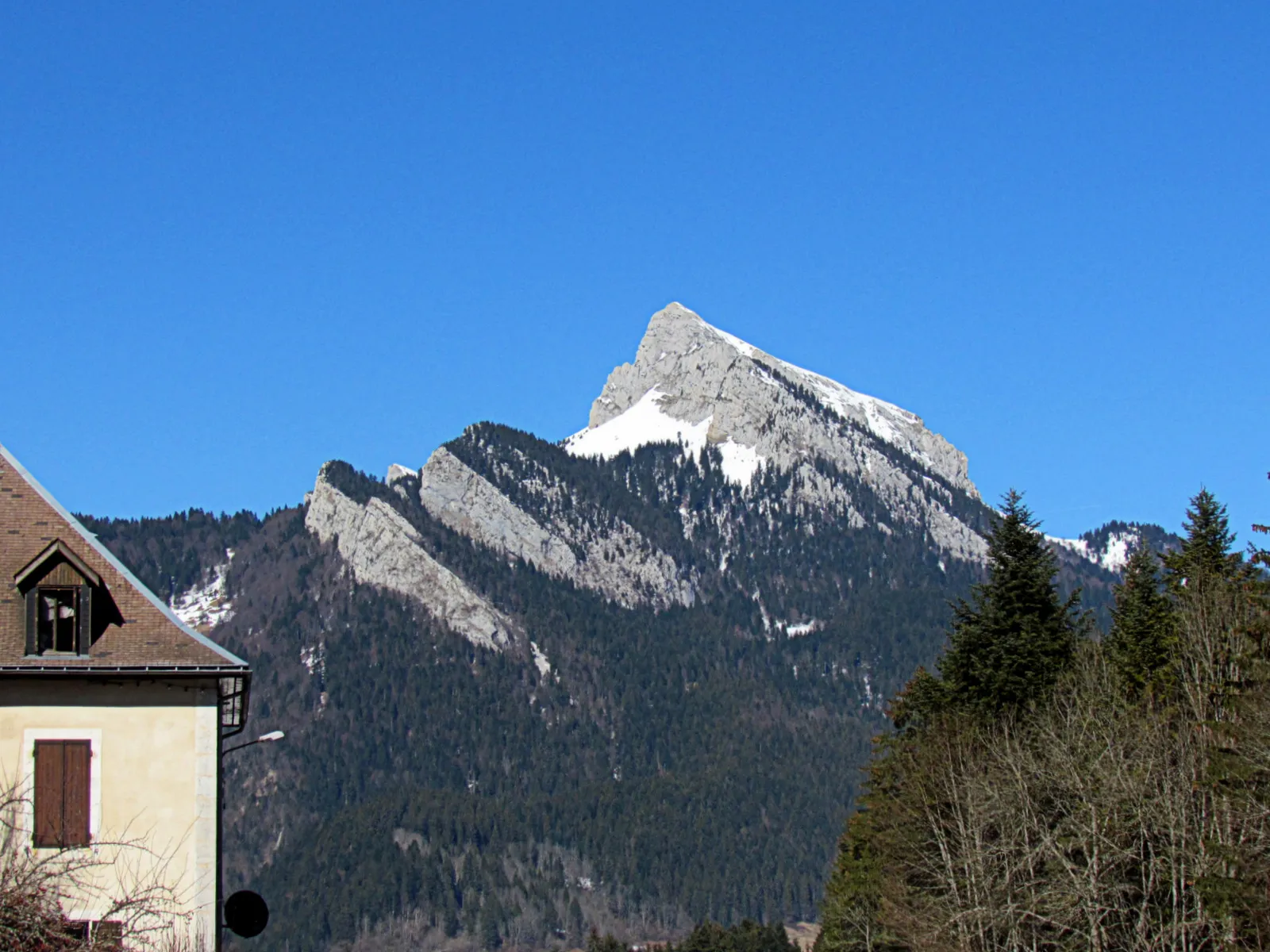 Photo showing: Vue sur le Grand Som depuis Saint-Hugues-de-Chartreuse # Isère (38) .