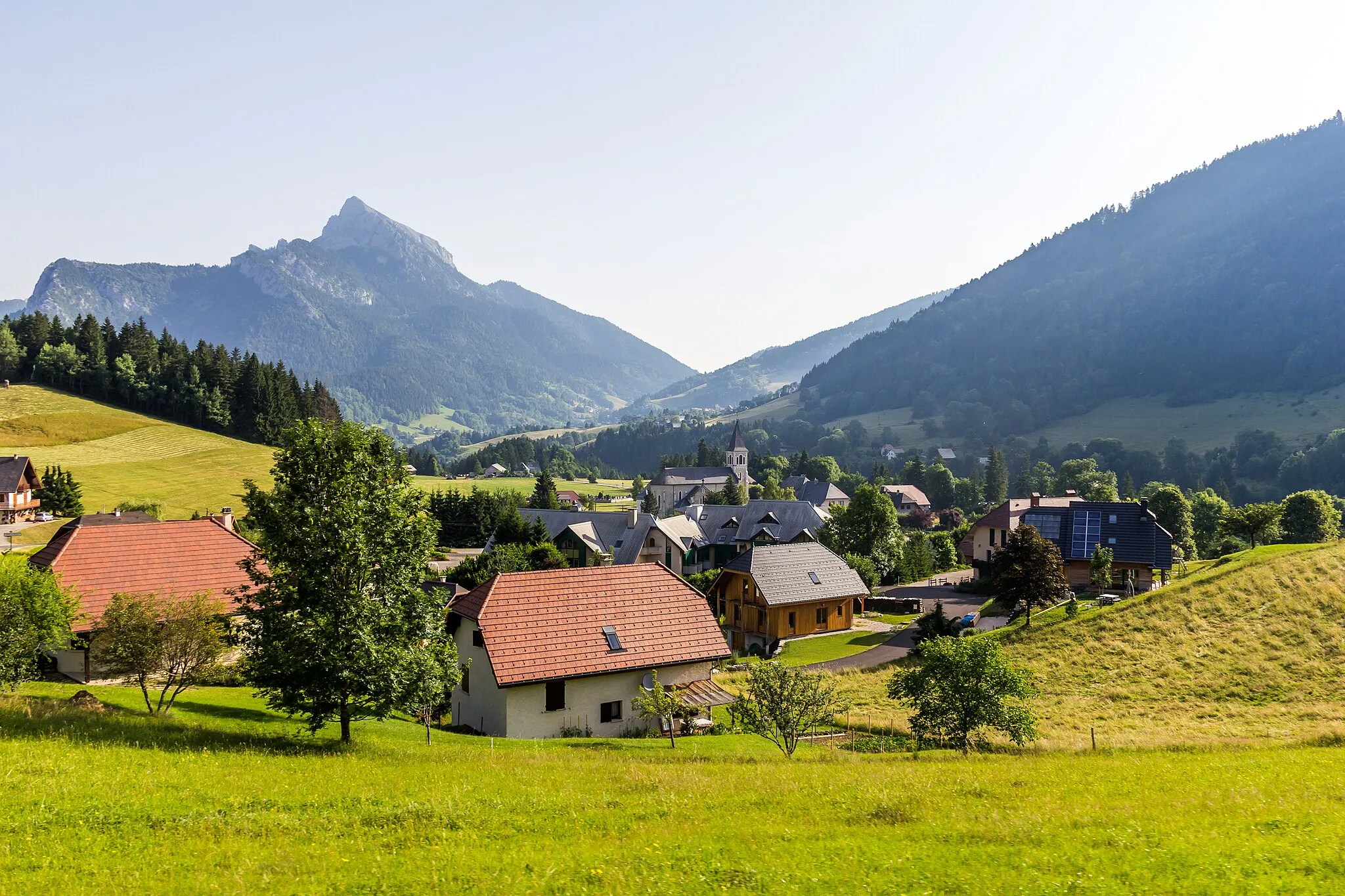 Photo showing: Saint-Hugues-de-Chartreuse, France and Grand Som