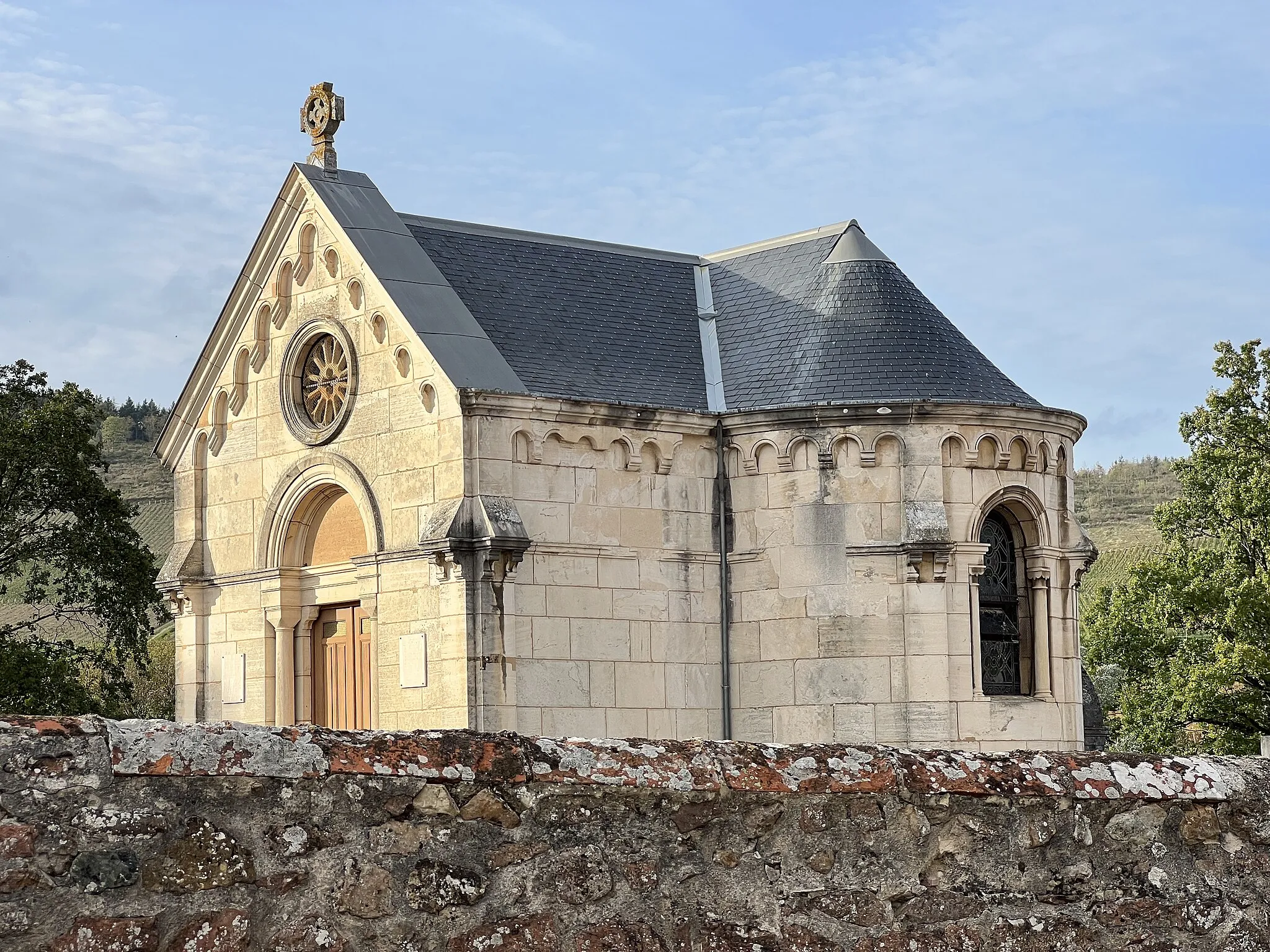 Photo showing: Chapelle du Cimetière de Odenas.