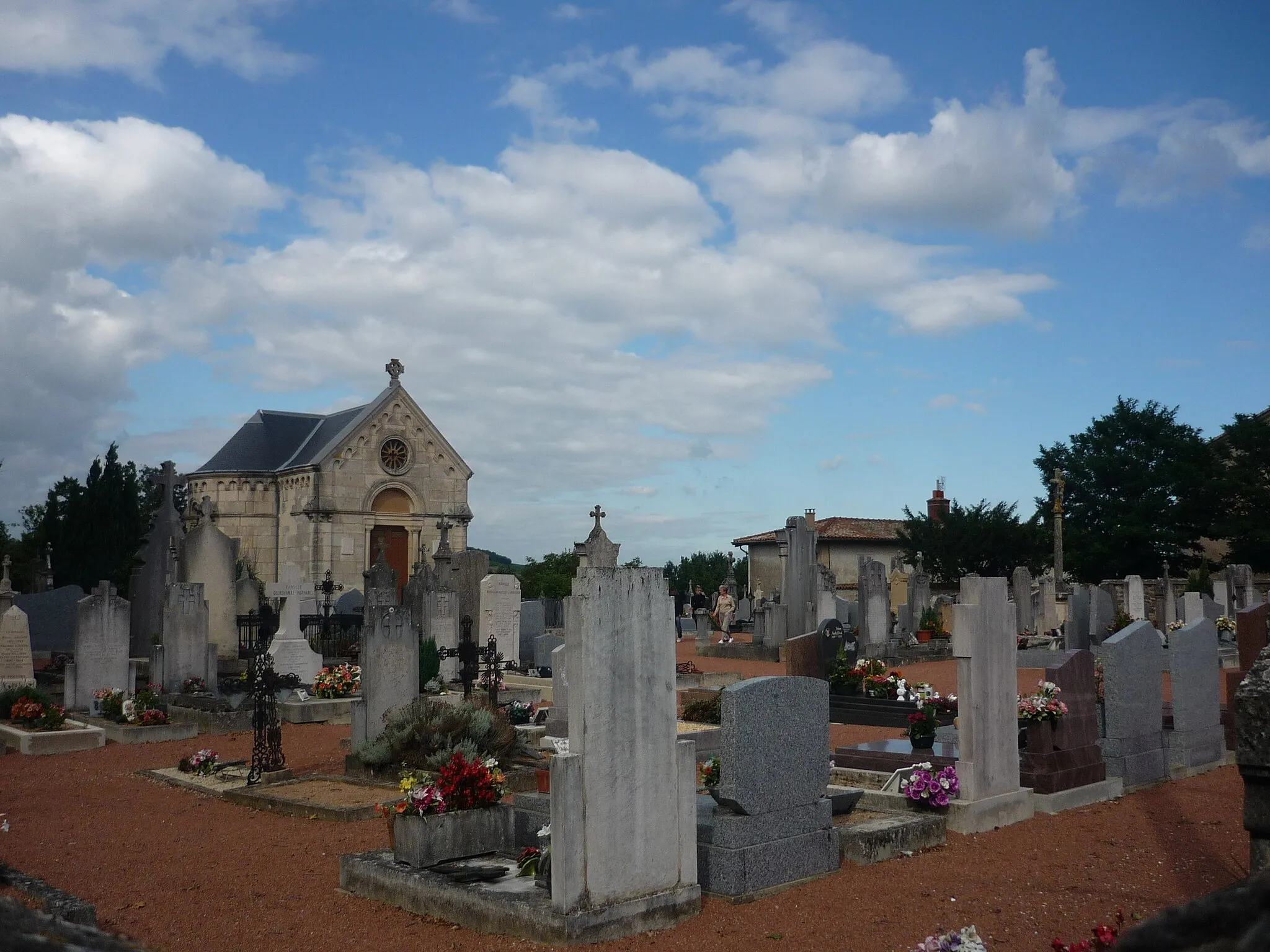 Photo showing: Cimetière de la commune d'Odenas dans le département du Rhône