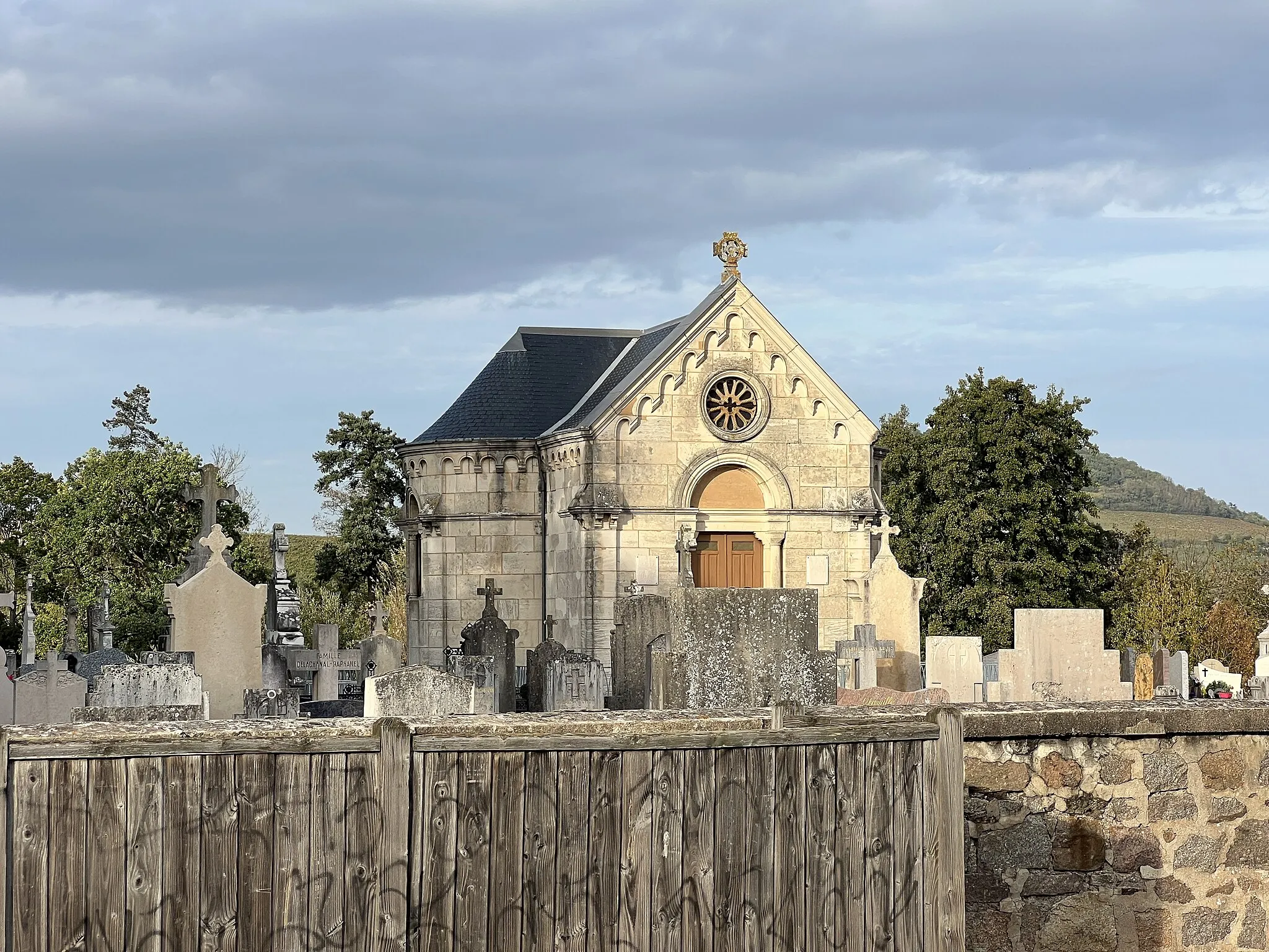 Photo showing: Chapelle du Cimetière de Odenas.