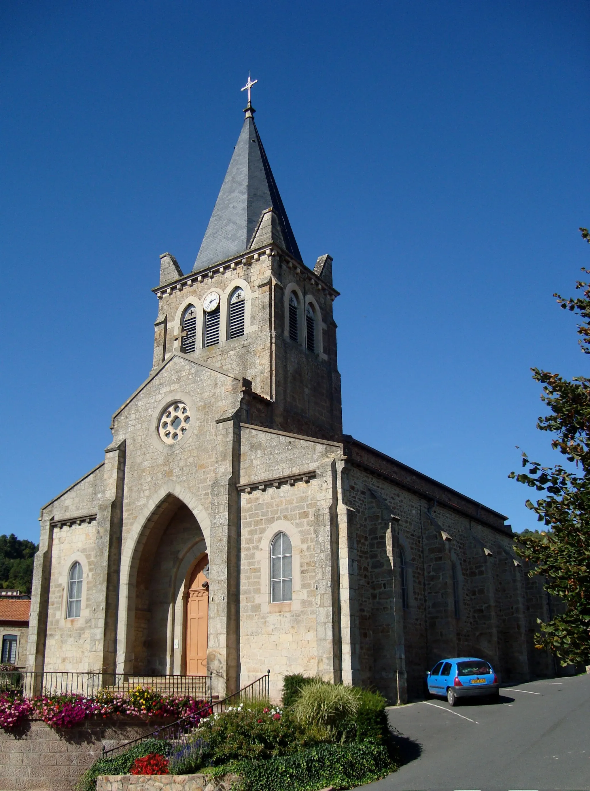 Photo showing: Église Saint Martin, Pomeys, Rhône, France.