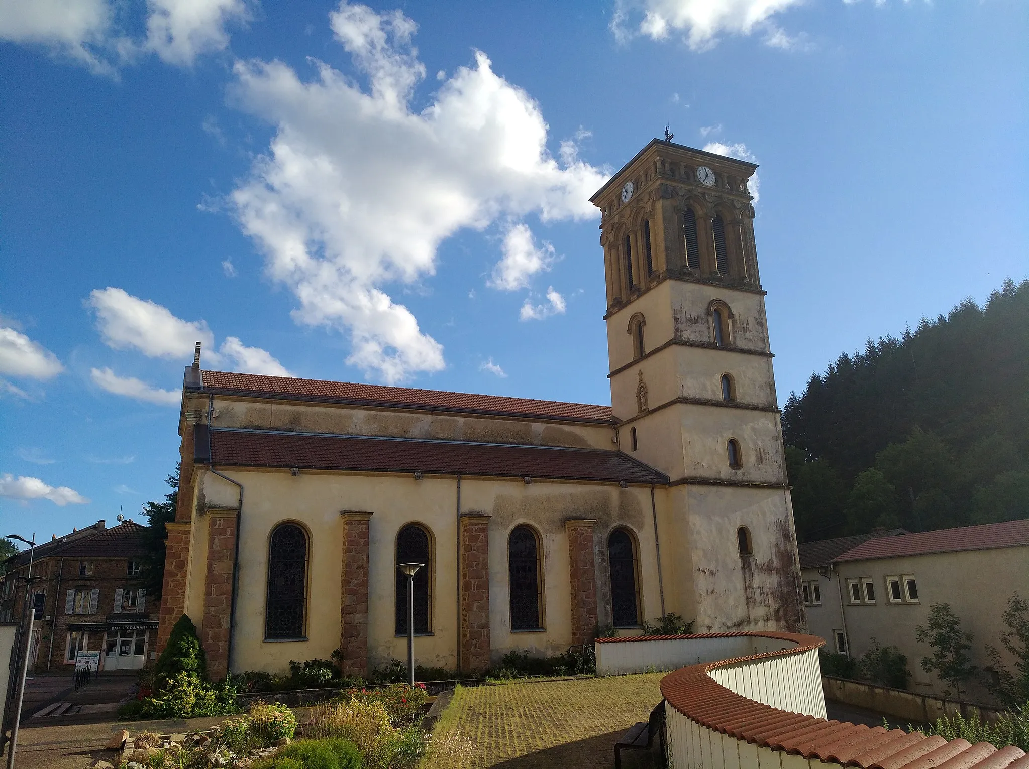 Photo showing: Église de Pont-Trambouze (commune de Cours), dans le département du Rhône.