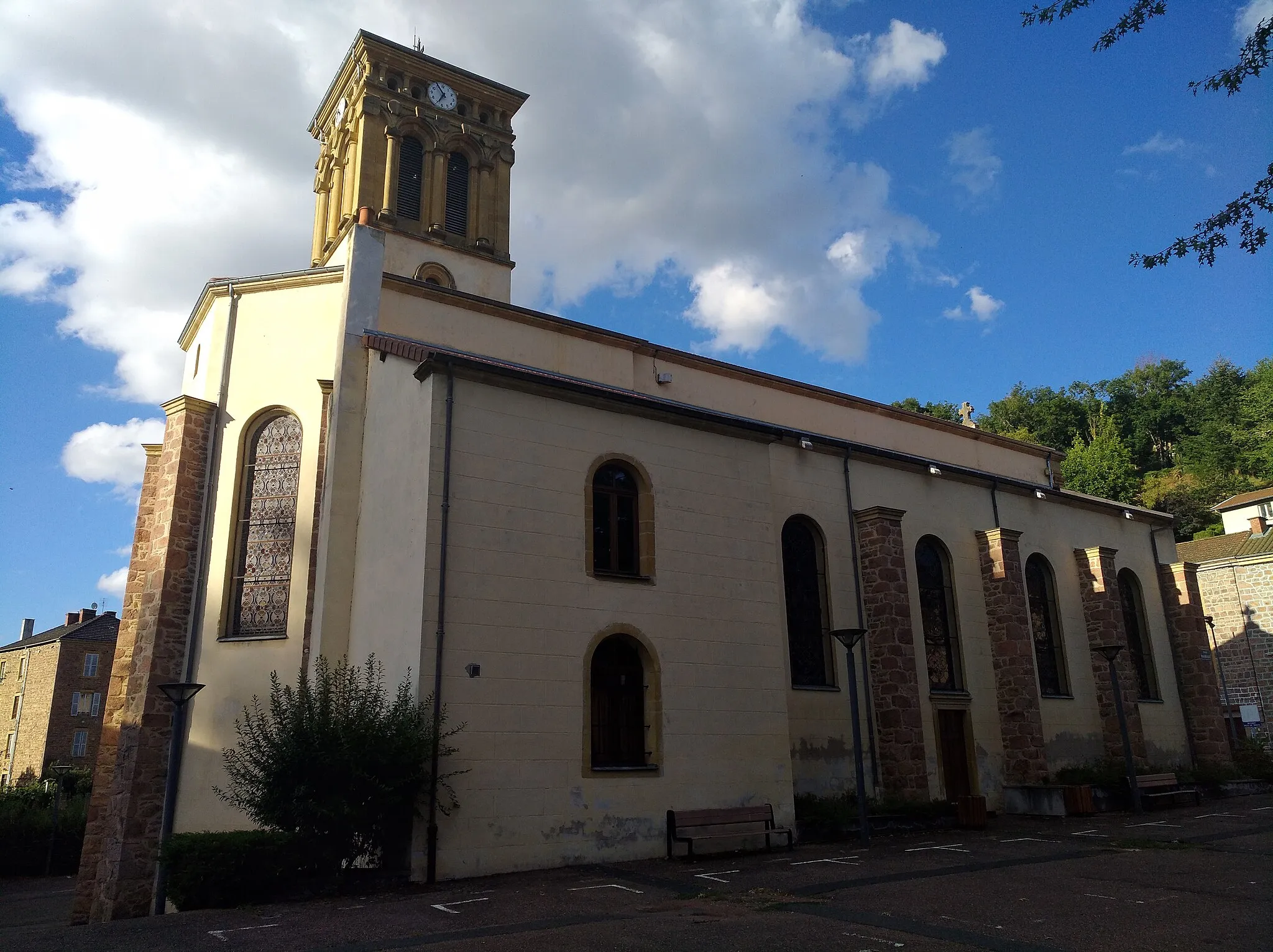 Photo showing: Église Saint-Vincent de Paul de Pont-Trambouze (commune de Cours), dans le département du Rhône.