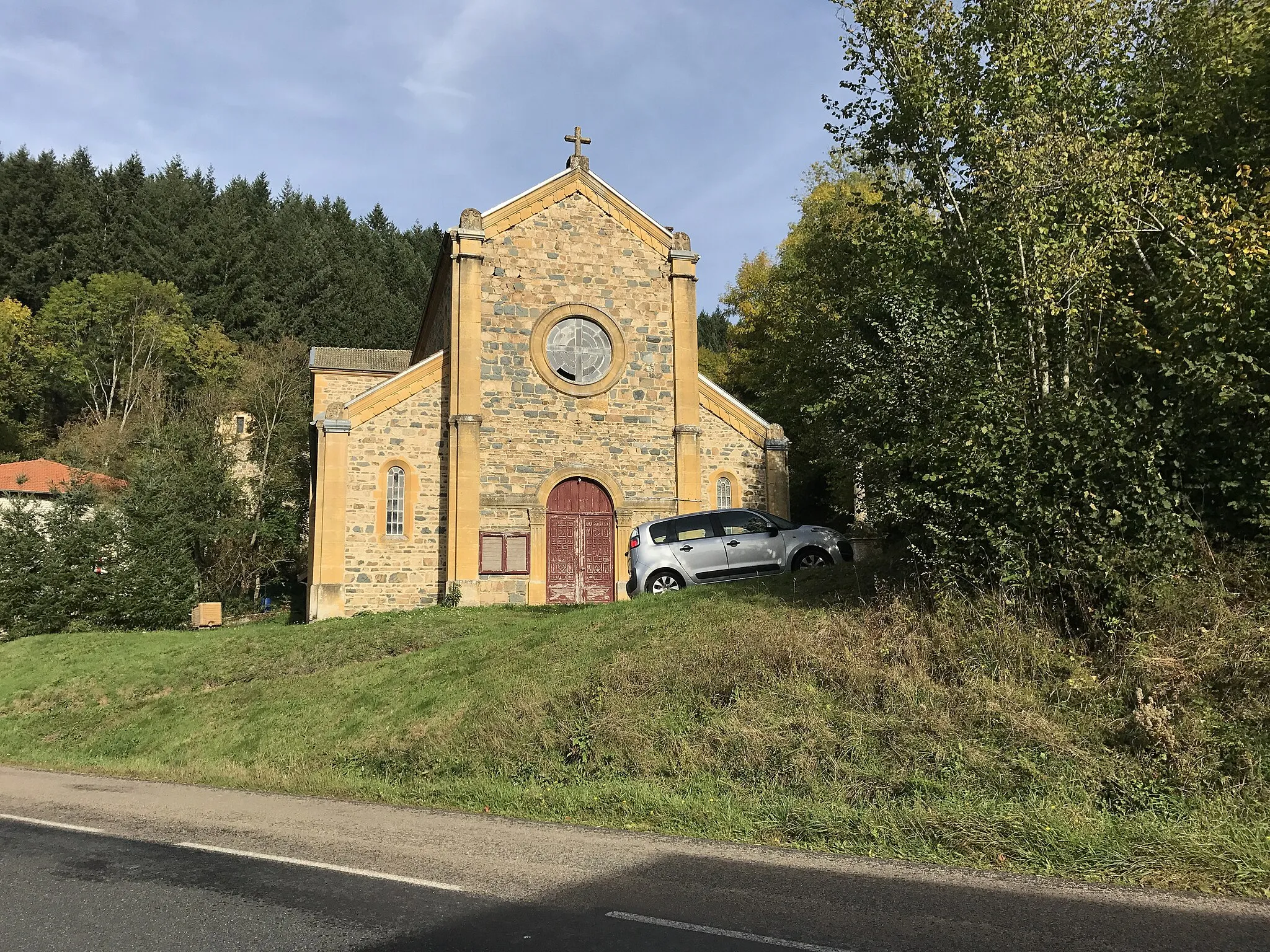 Photo showing: L'église du hameau de Lafont (Poule-les-Écharmeaux).