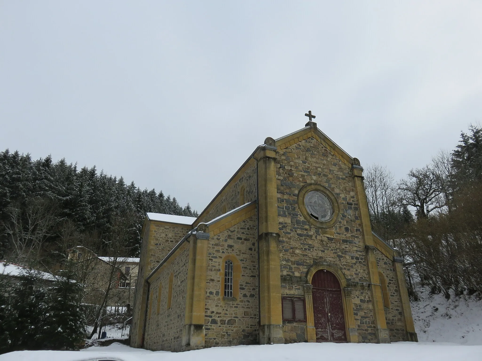 Photo showing: Église de Lafont (commune de Poule-les-Écharmeaux, Rhône, France), sous la neige, en février 2018.