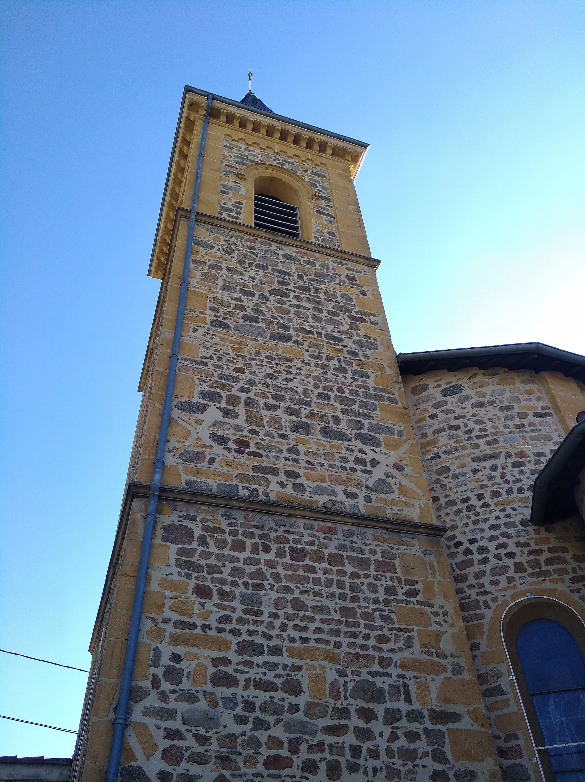 Photo showing: Clocher de l'église de la Nativité-de-Saint-Jean-Baptiste de Sarcey (Rhône, France).