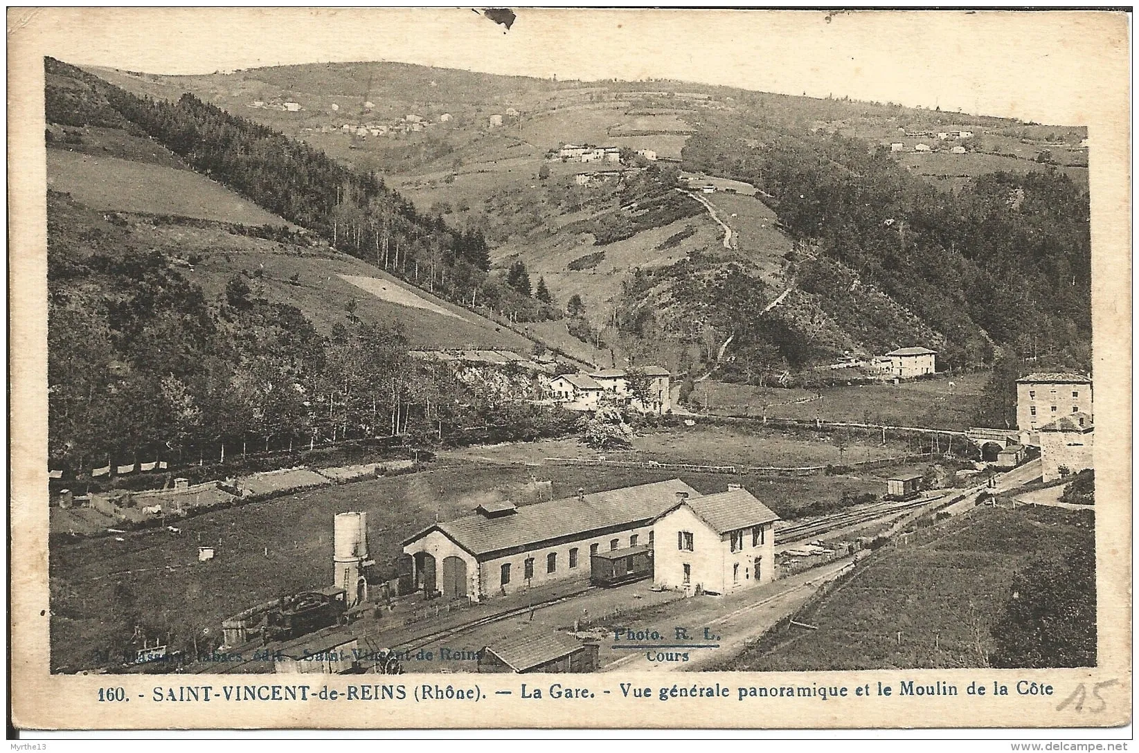 Photo showing: St-Vincent-de-Reins - La Gare - Vue generale panoramique et le Moulin de la Cote