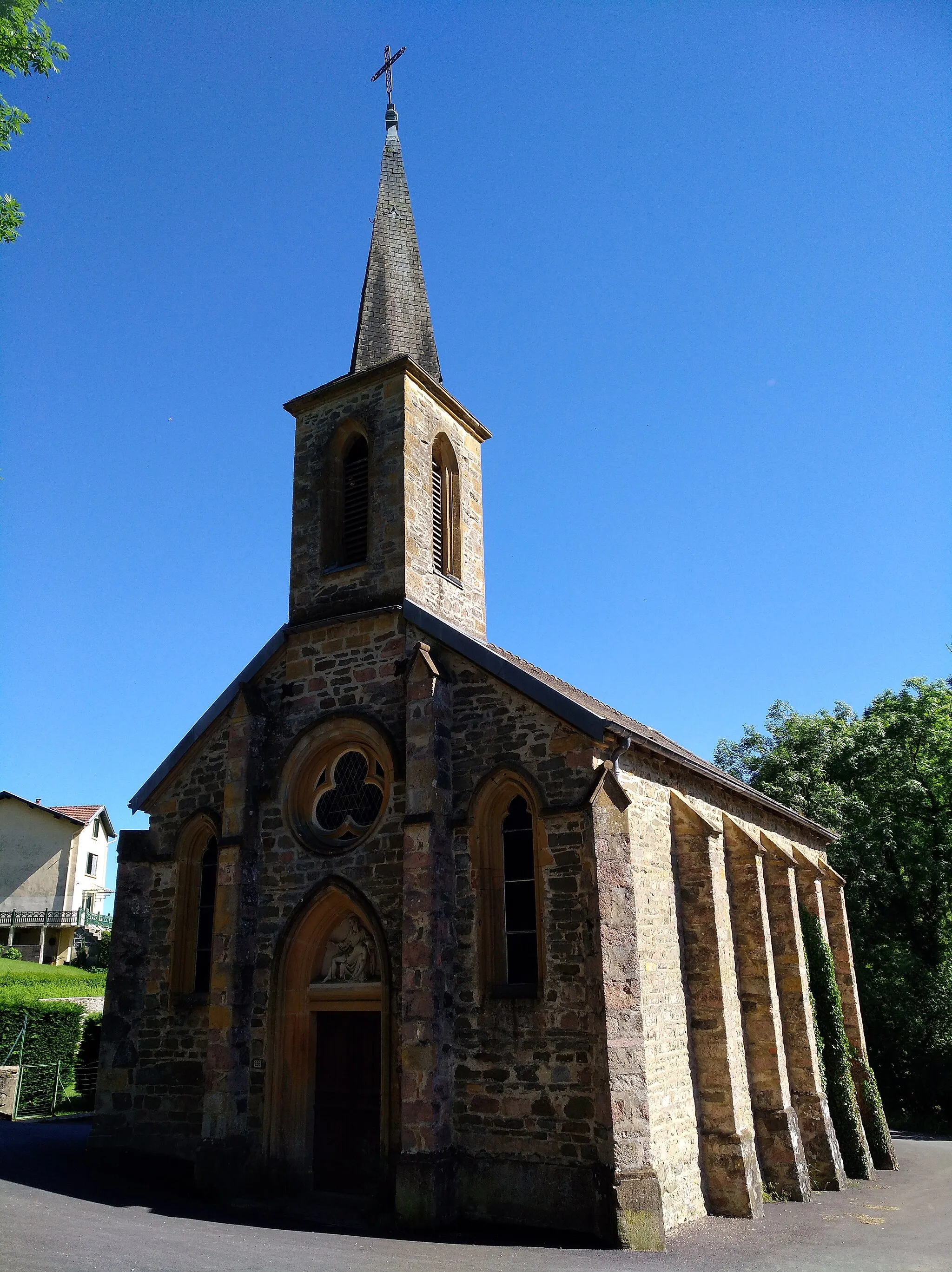 Photo showing: Chapelle Notre-Dame-de-la-Pitié de Valsonne, dans le département du Rhône.