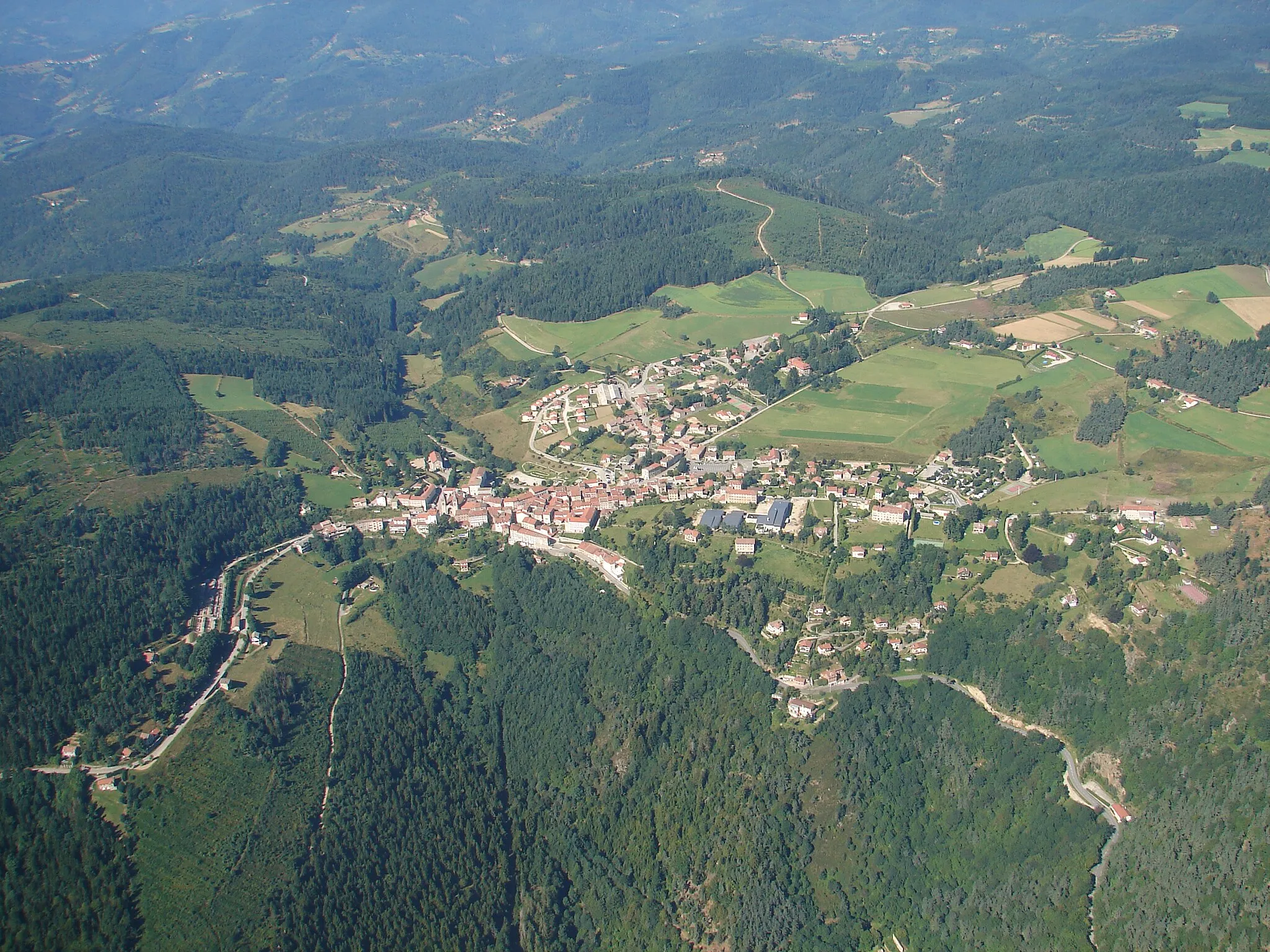 Photo showing: Vue aérienne du village de Lalouvesc en Ardèche