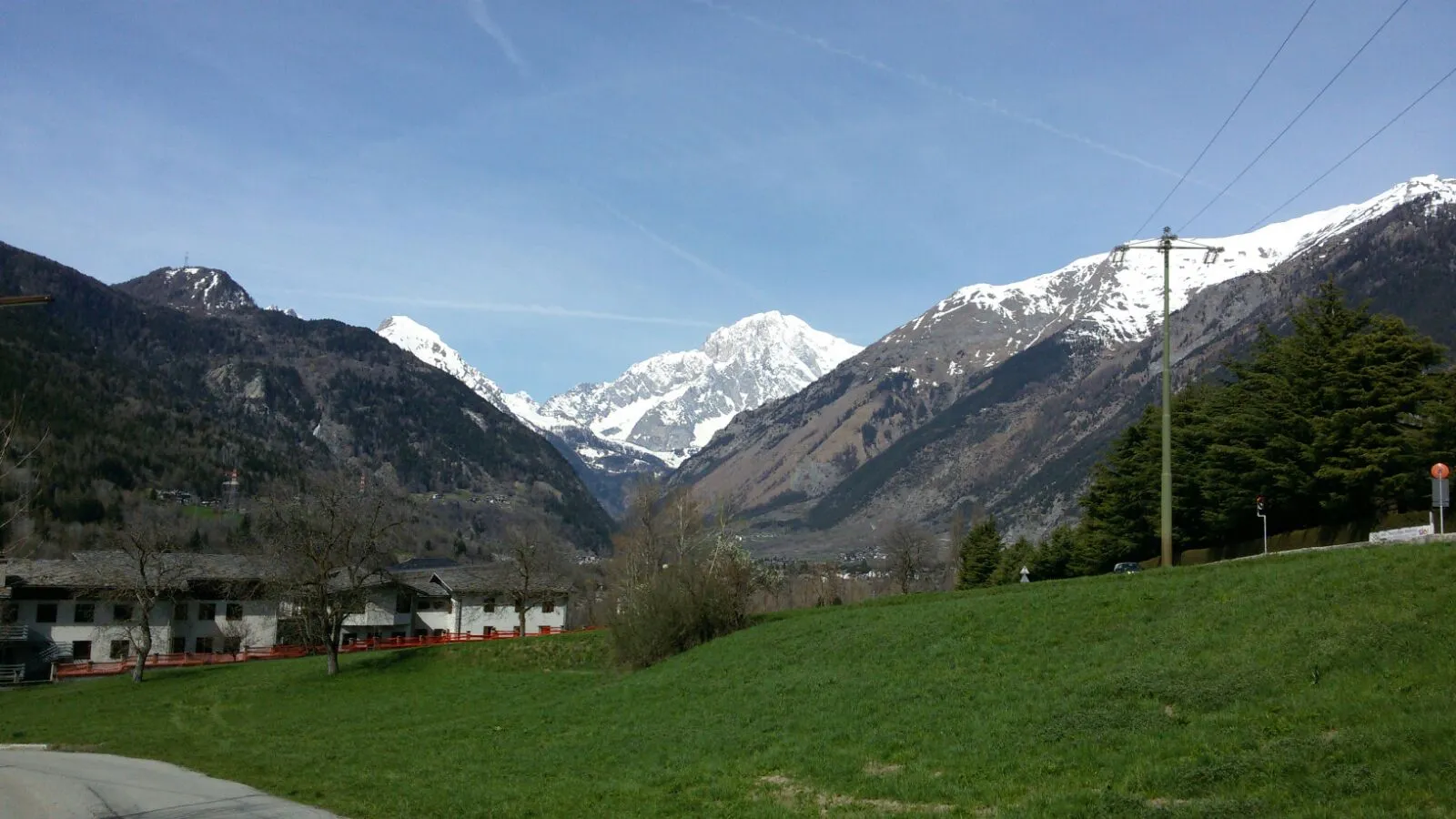 Photo showing: Le Mont Blanc vu de La Salle (Vallée d'Aoste)