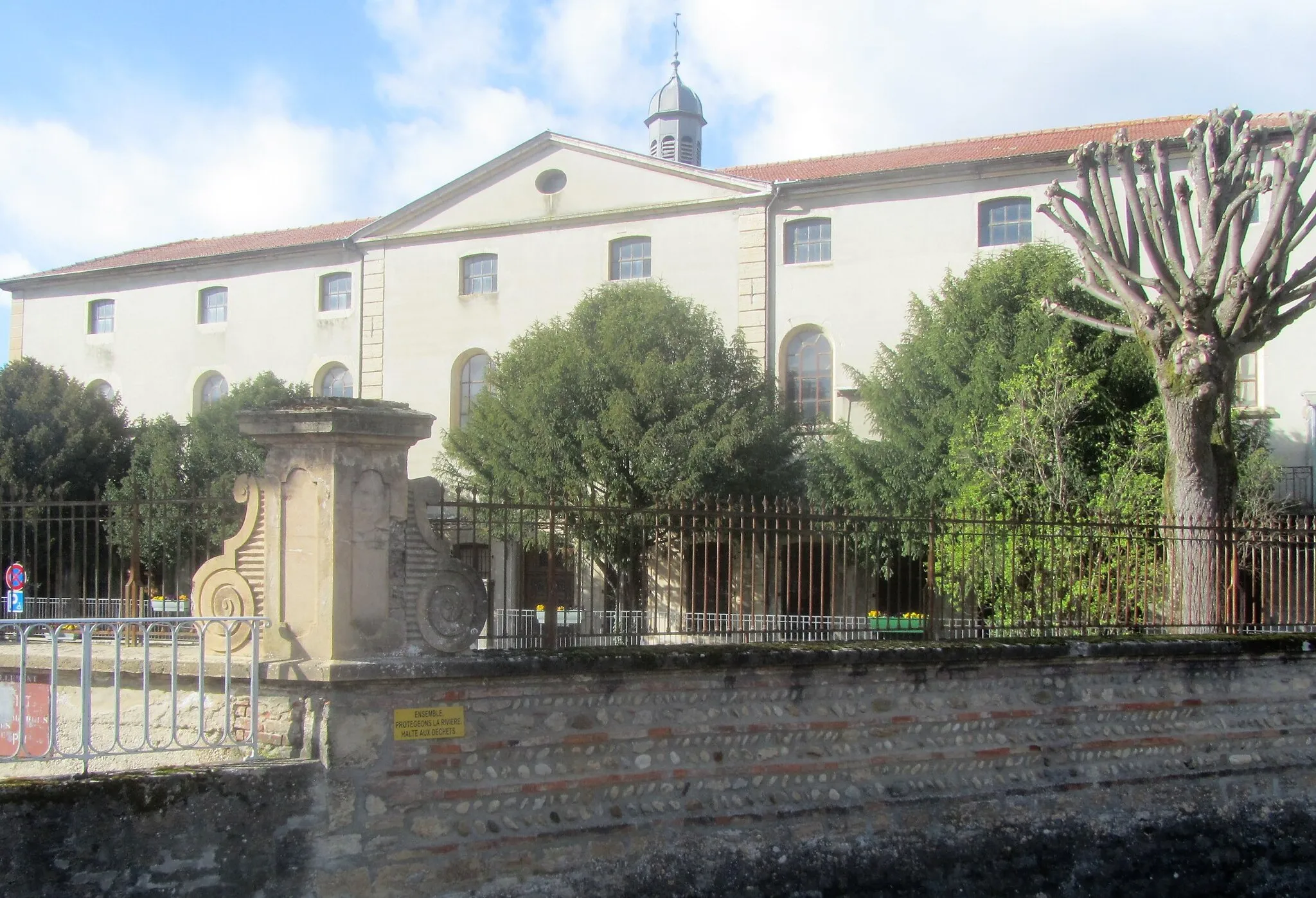 Photo showing: ancien hospice de Montluel