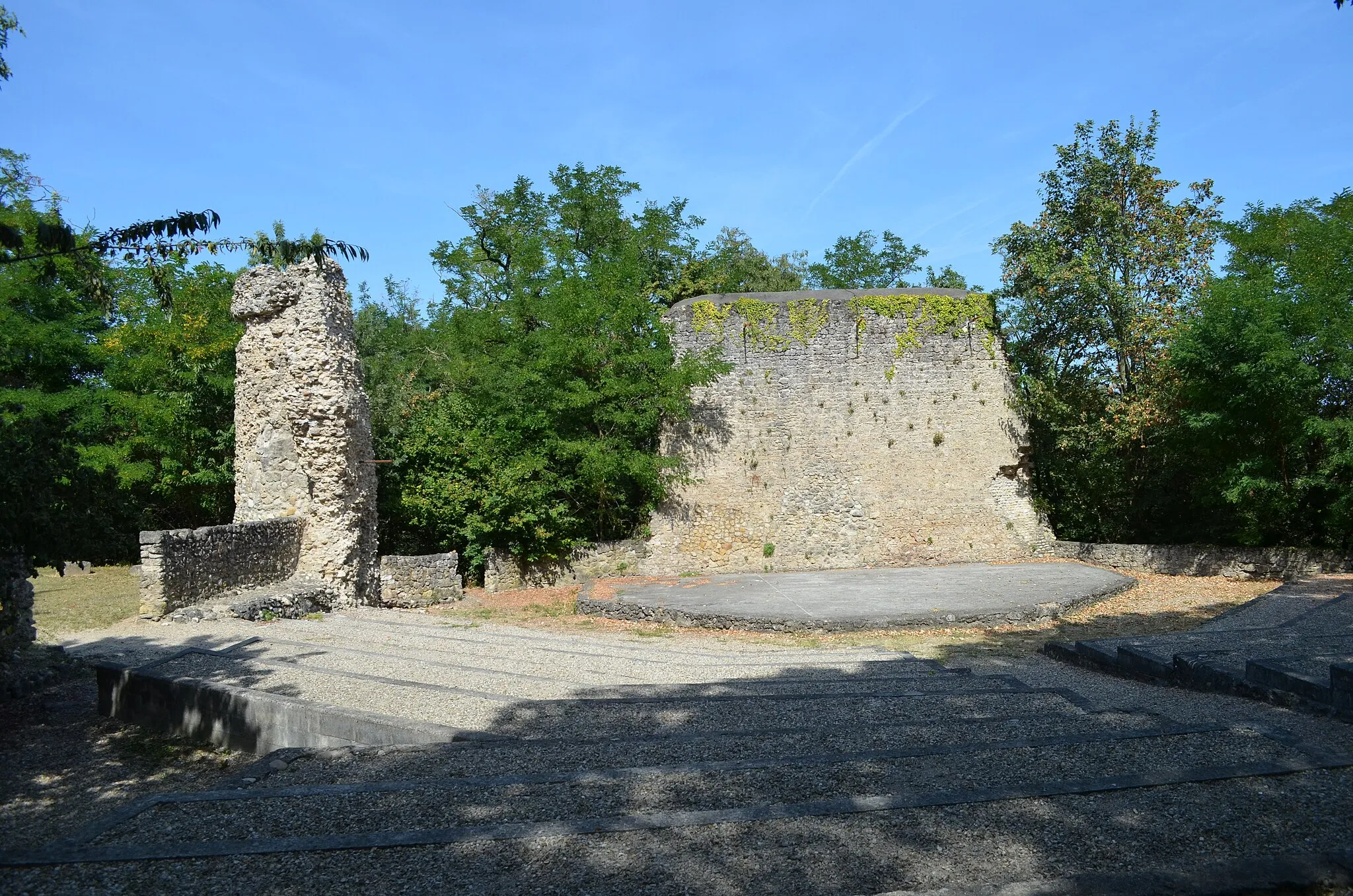 Photo showing: Environs de la chapelle de Montluel, dans l'Ain en France.