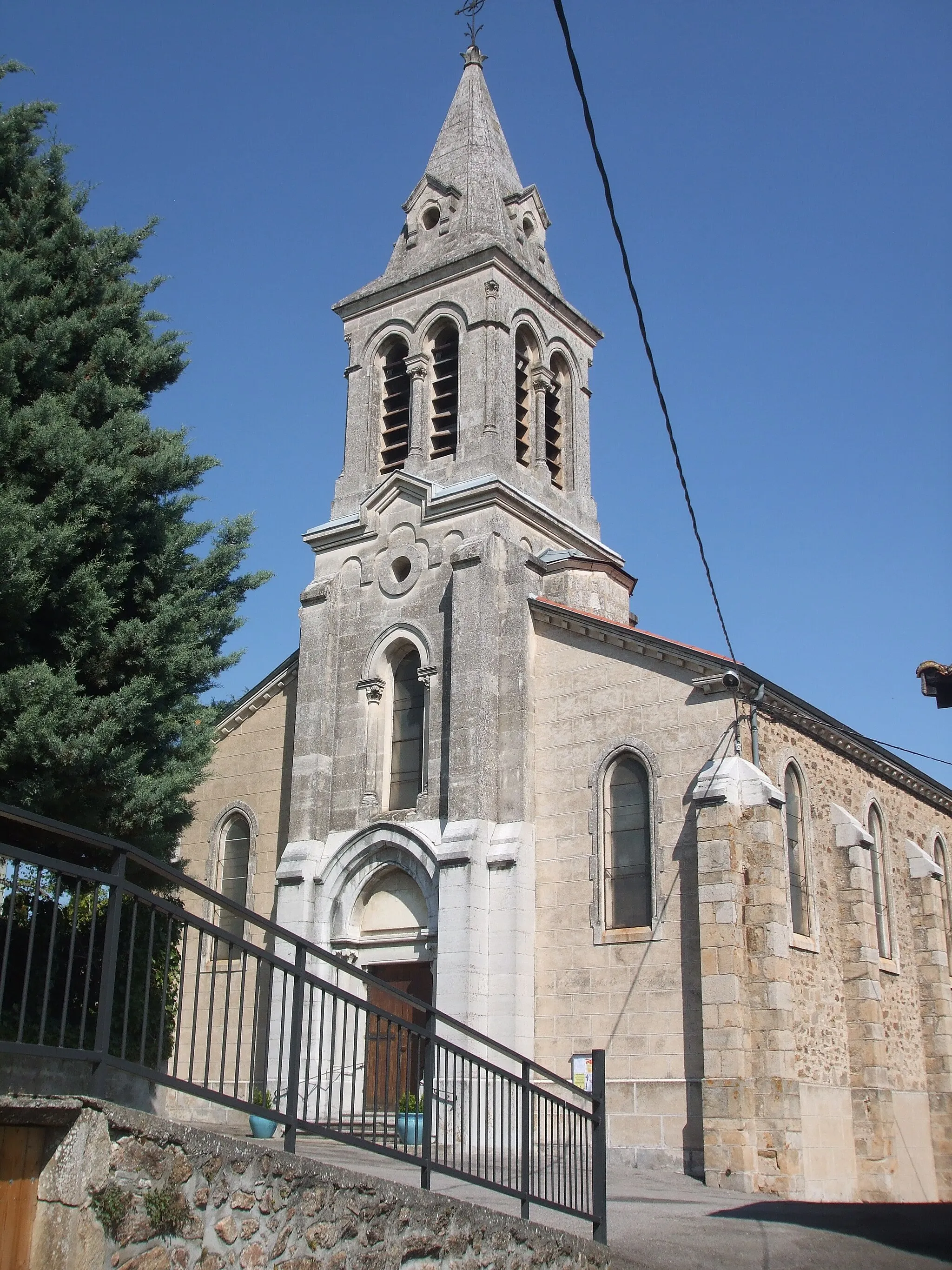 Photo showing: église Saint Pierre