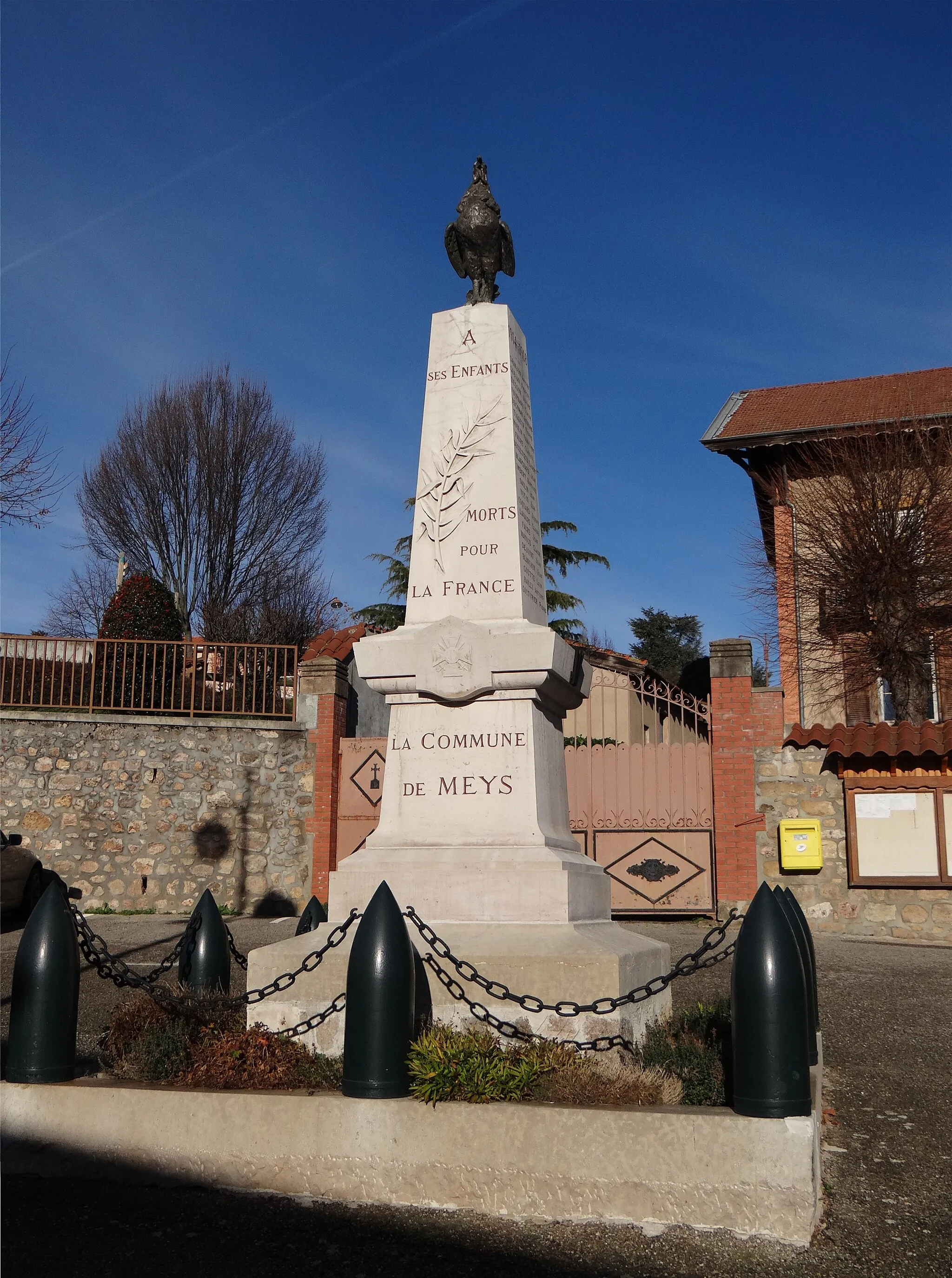 Photo showing: Monument aux morts, Meys, Rhône, France.