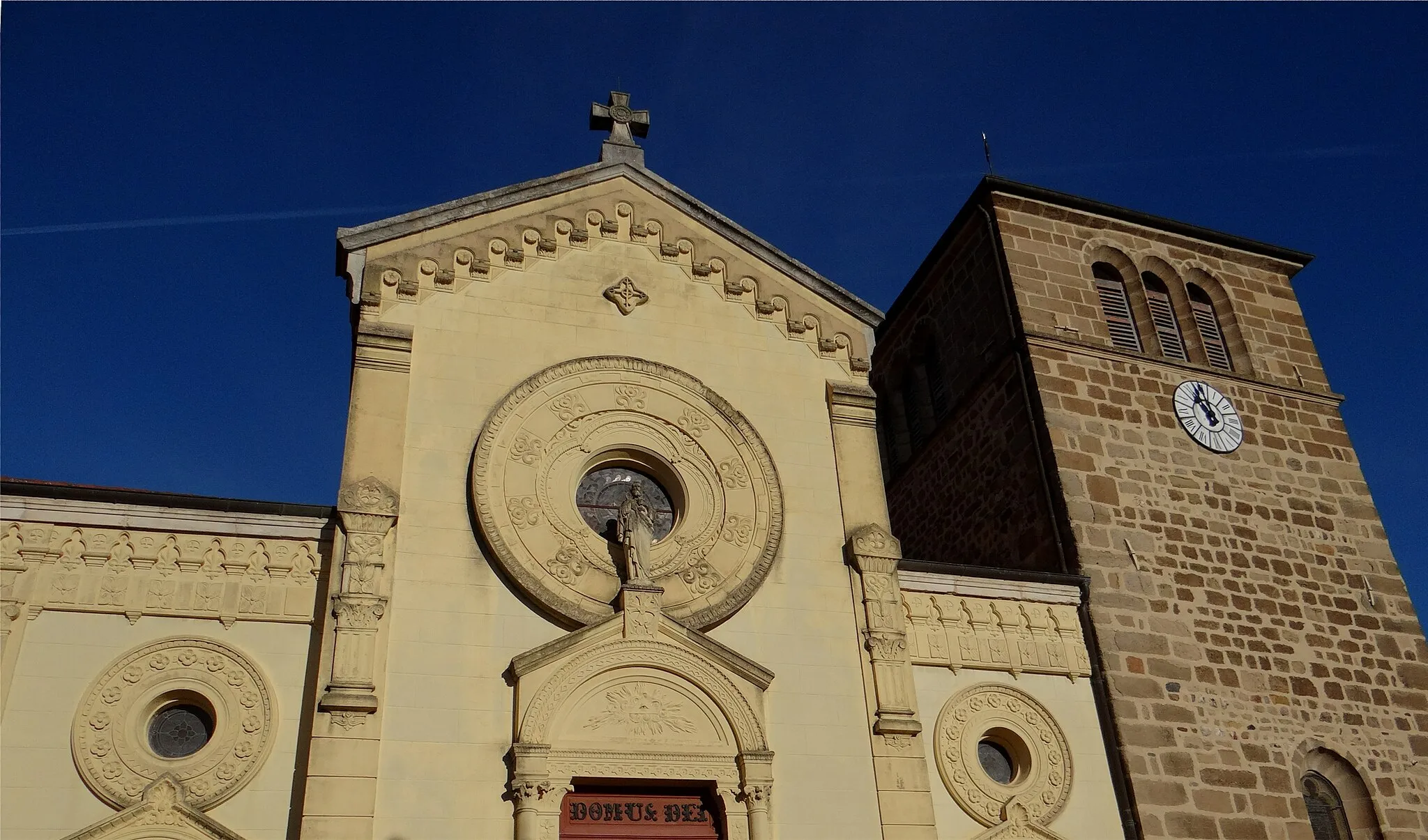 Photo showing: Église Saint Pierre, Meys, Rhône, France