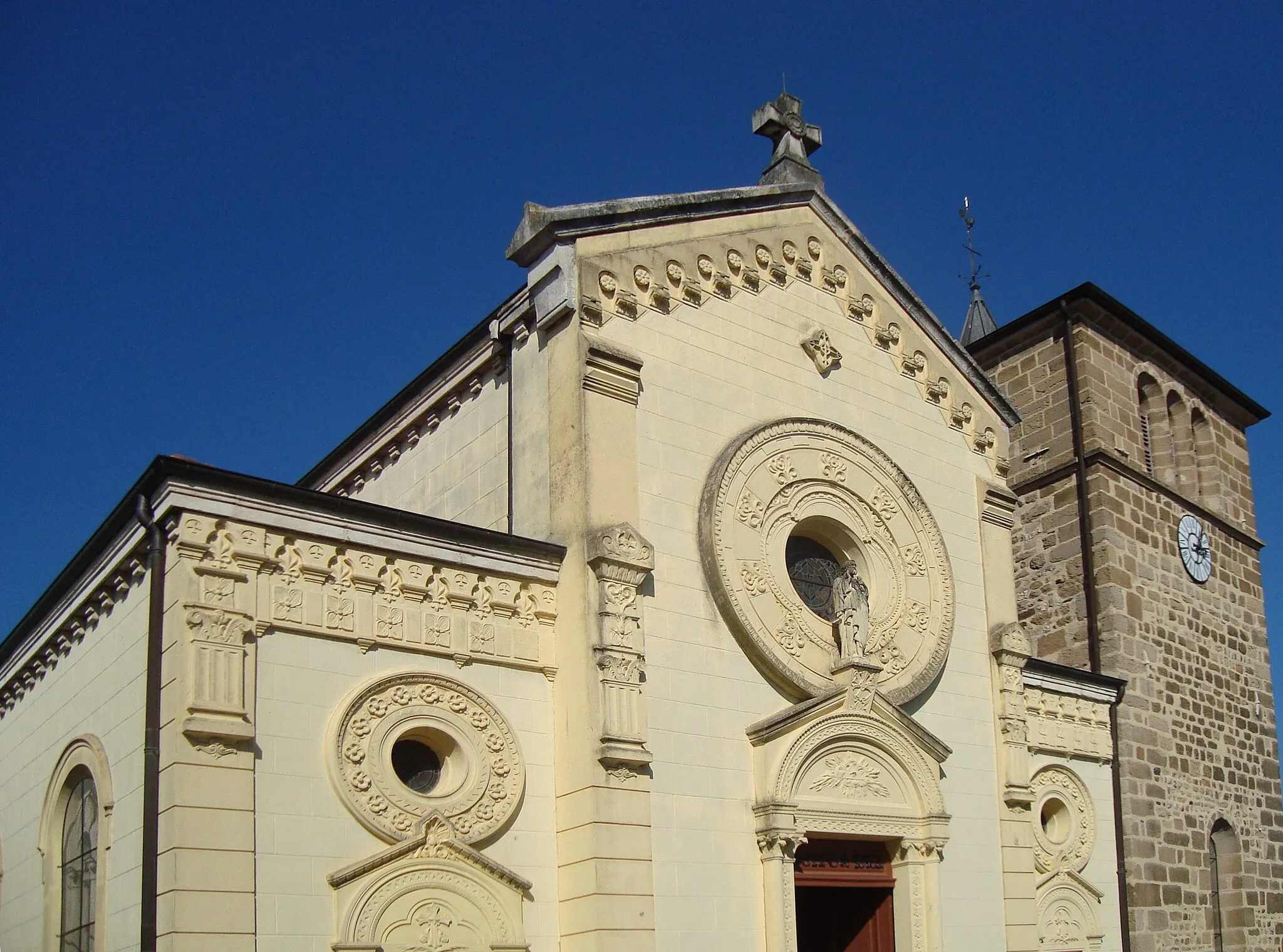 Photo showing: Église Saint Pierre, Meys, Rhône, France