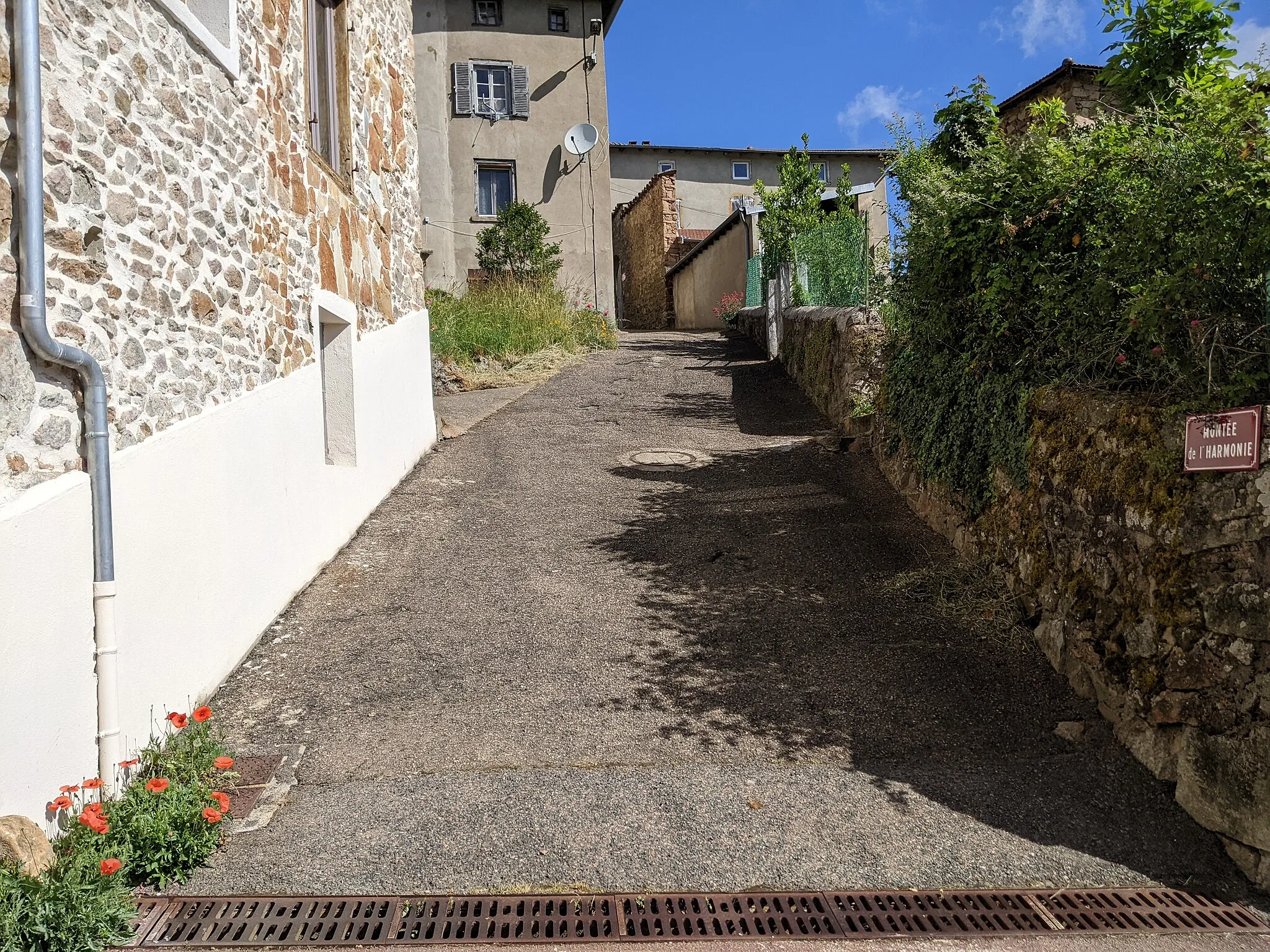 Photo showing: Montée de l'Harmonie à Saint-Just-d'Avray (Rhône, France).