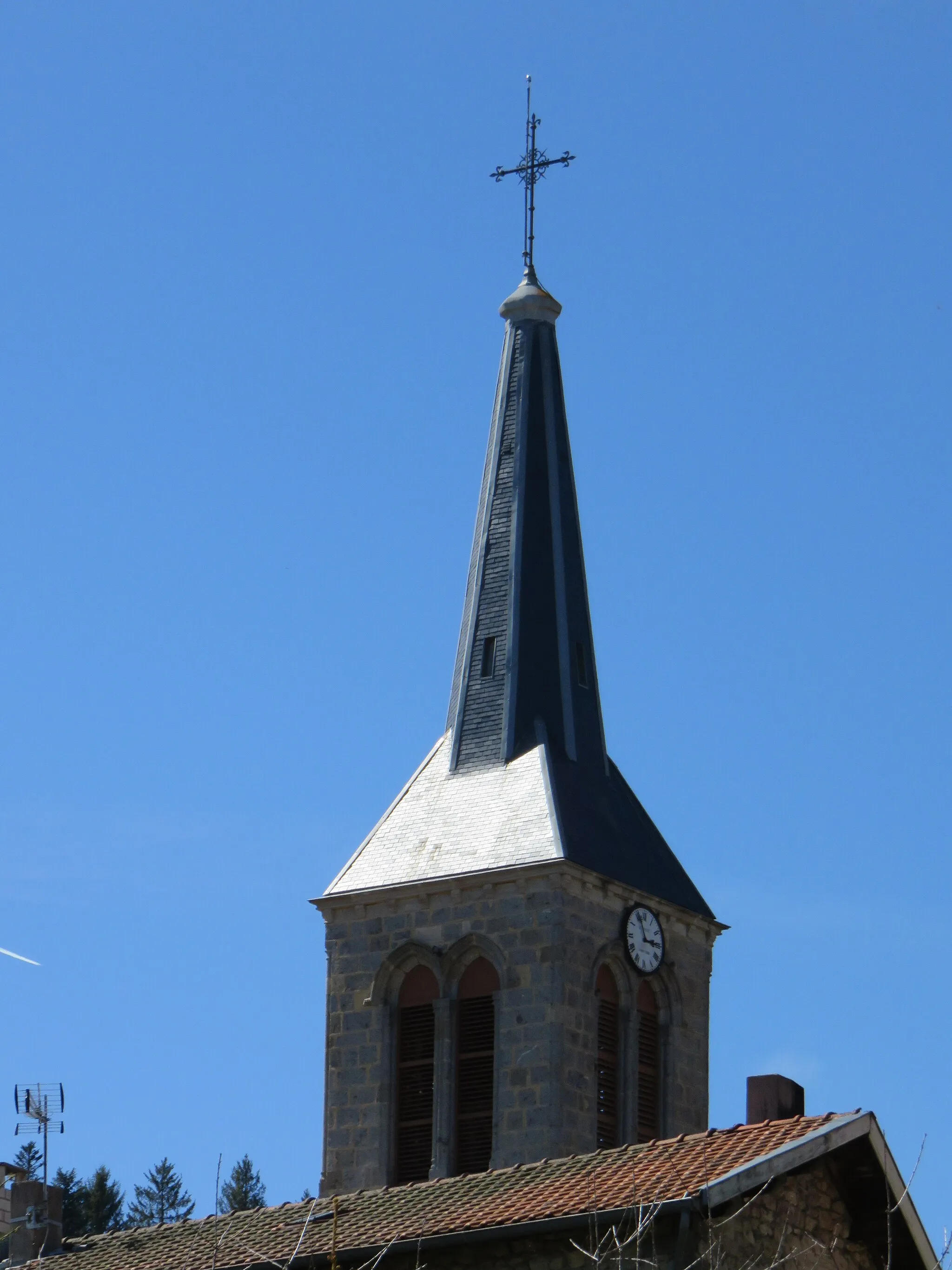 Photo showing: Clocher de l'église Saint-Priest de Sauvessanges (Puy-de-Dôme, France).