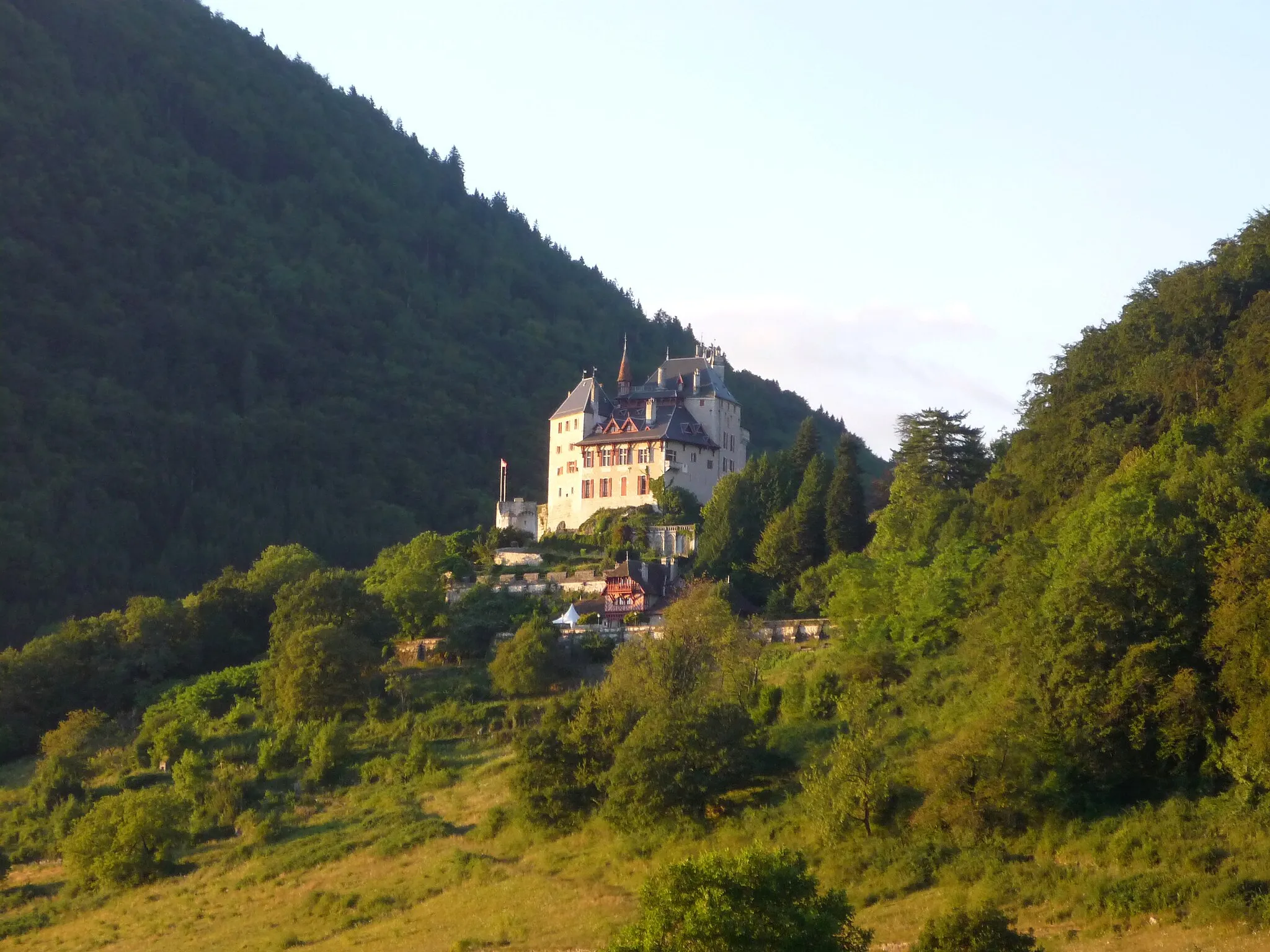 Photo showing: Menthon-Saint-Bernard Castle seen from Ramponnet, Menthon-Saint-Bernard, Haute-Savoie, France