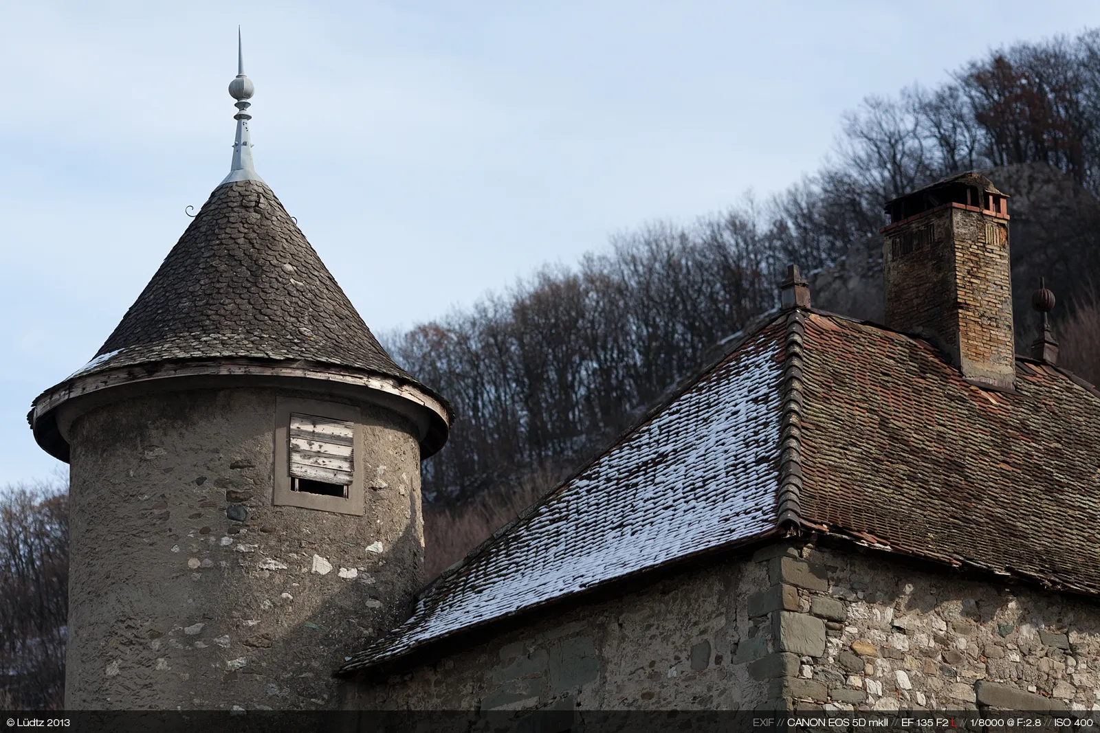 Photo showing: Winter view of Etrembières Castle