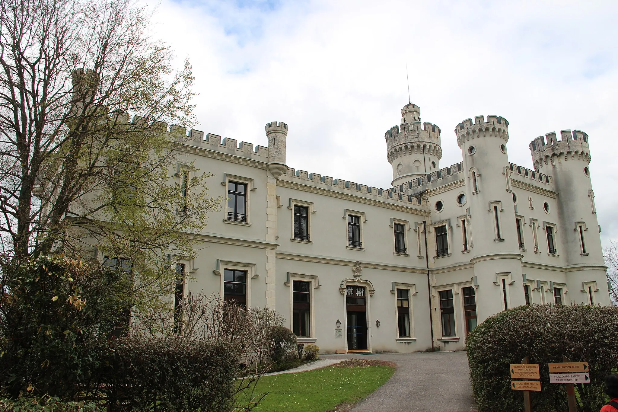 Photo showing: Château de Thenières