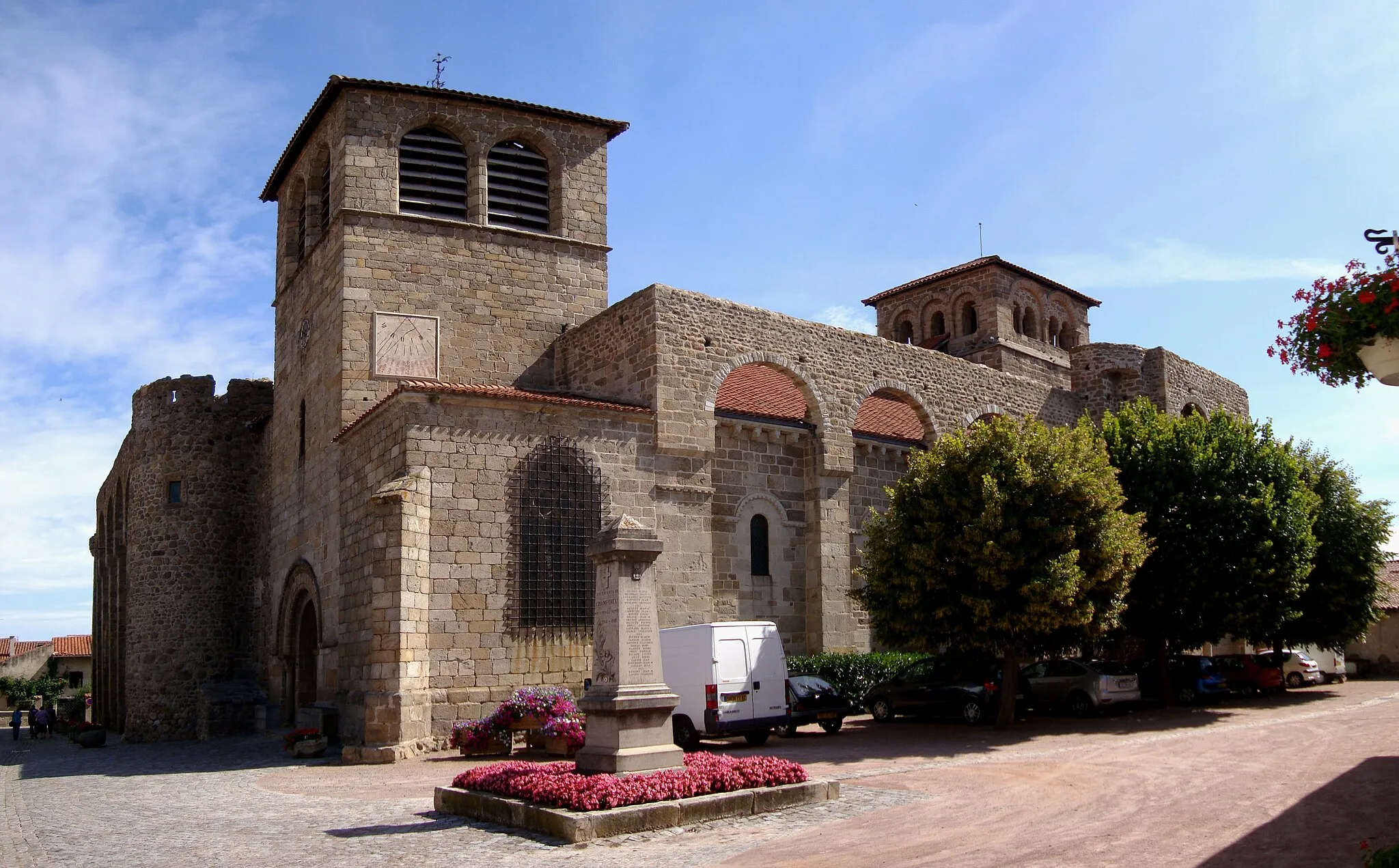 Photo showing: Church and Prieuré of Champdieu (Loire), France.