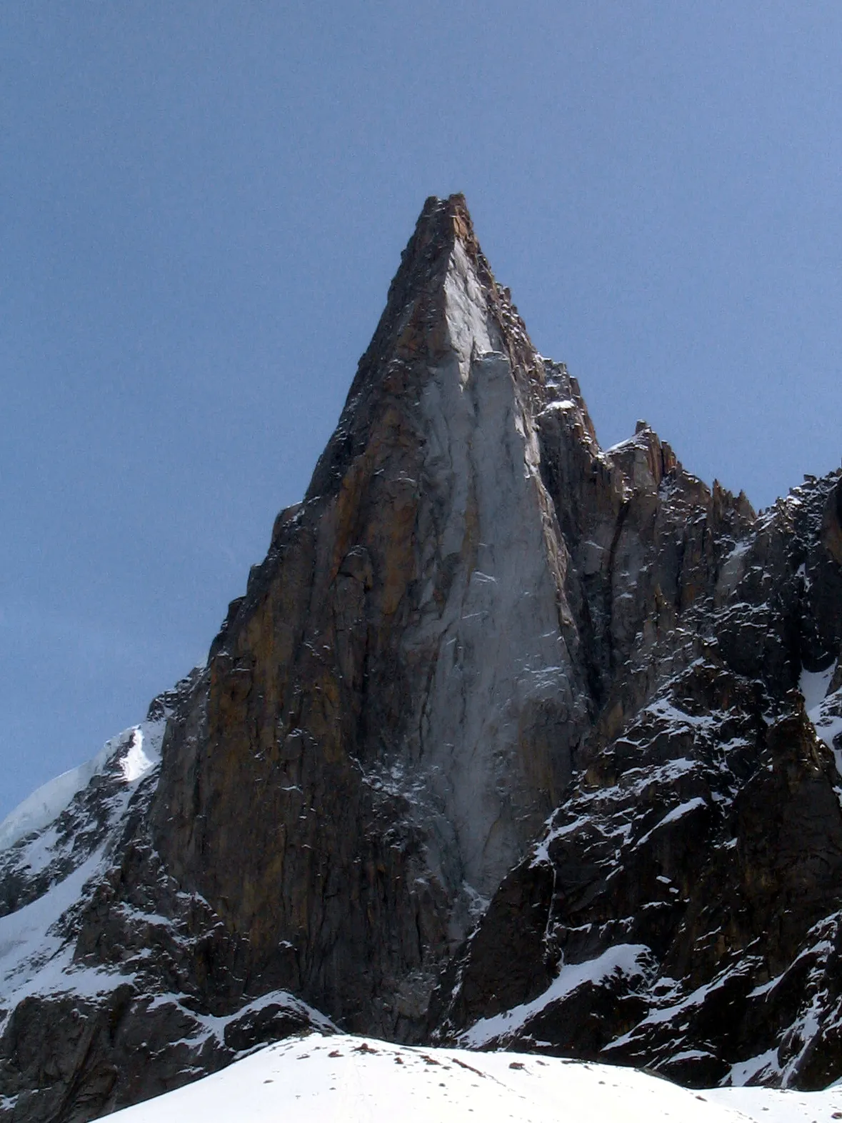 Photo showing: fr:Les Drus en mai 2006.

Licensing
fr:Catégorie:Sommet des Alpes françaises
fr:Catégorie:Massif du Mont-Blanc

fr:Catégorie:Montagne