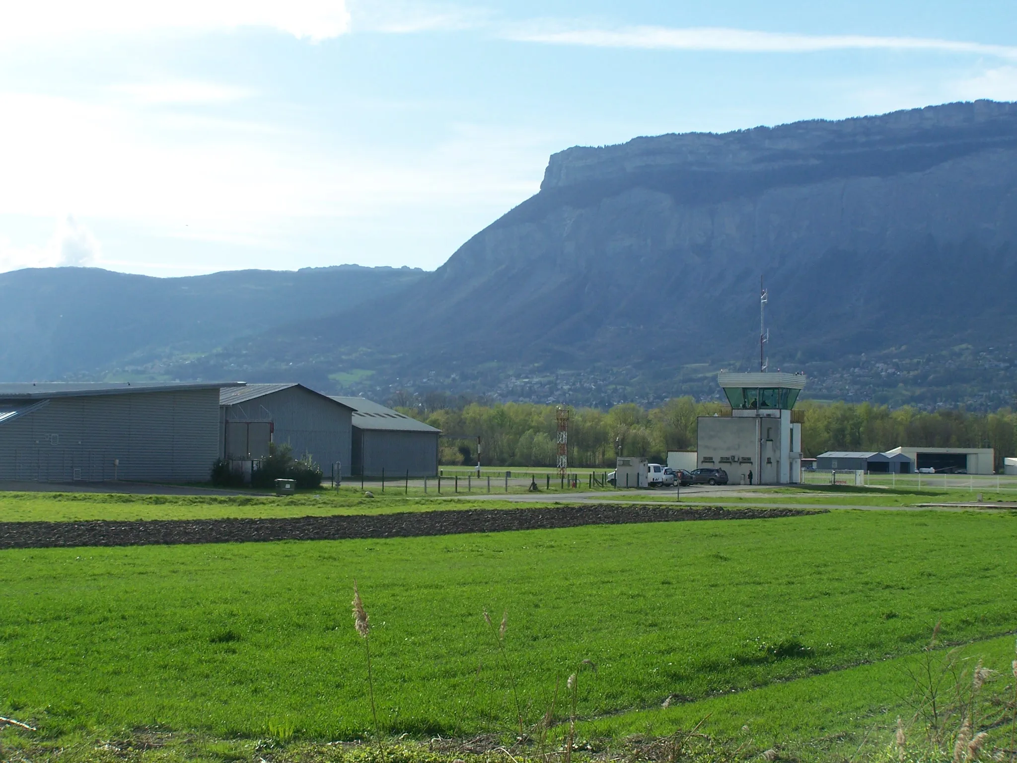 Photo showing: Sight of the Grenoble - Le Versoud aerodrome, in Isère, France.