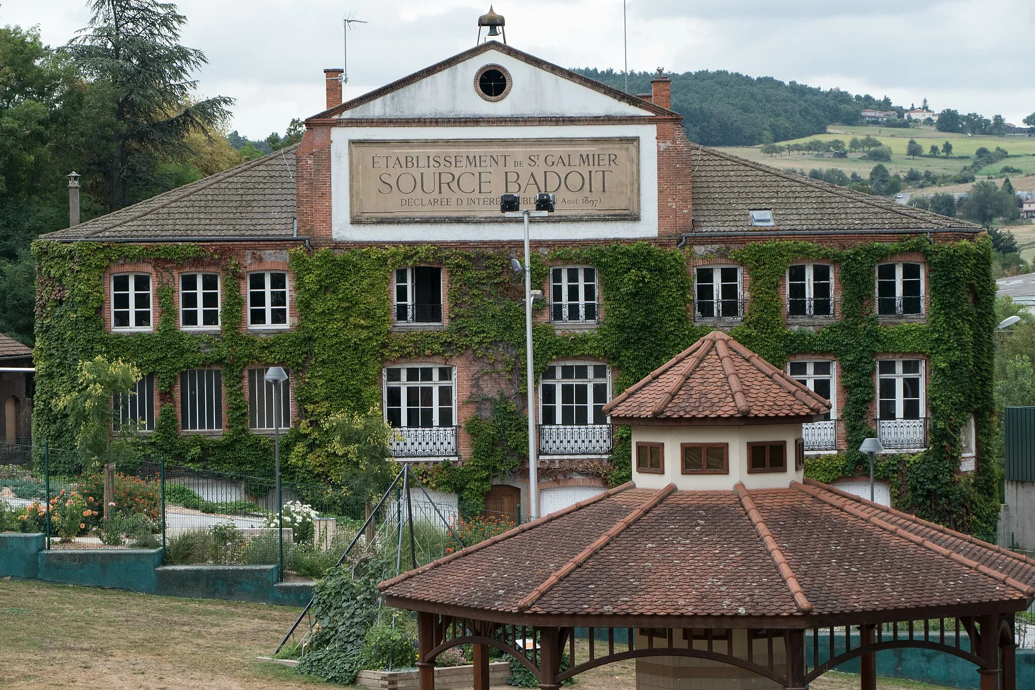 Photo showing: Ancienne usine de la société Badoit