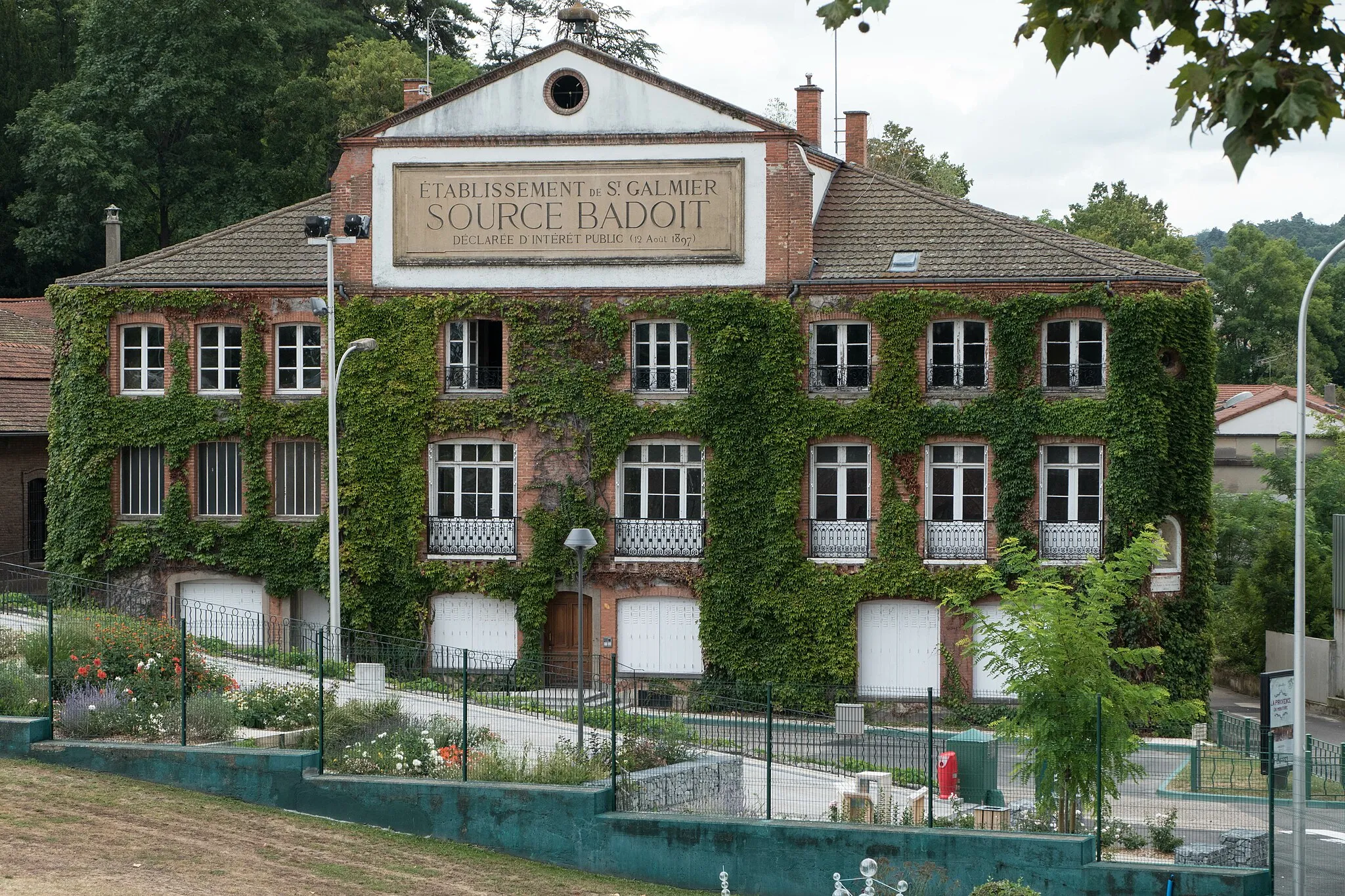 Photo showing: Ancienne usine de la société Badoit