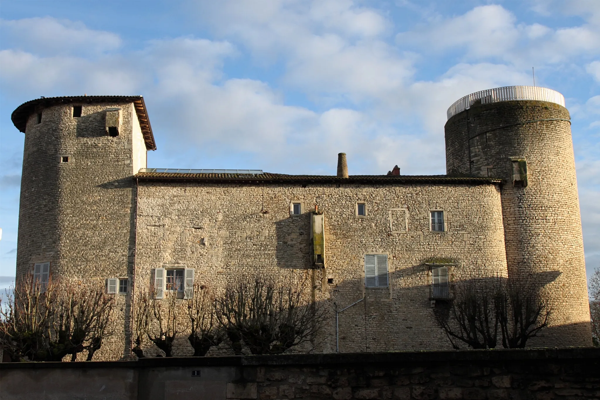 Photo showing: Château des Tours à Anse (Rhône), façade ouest