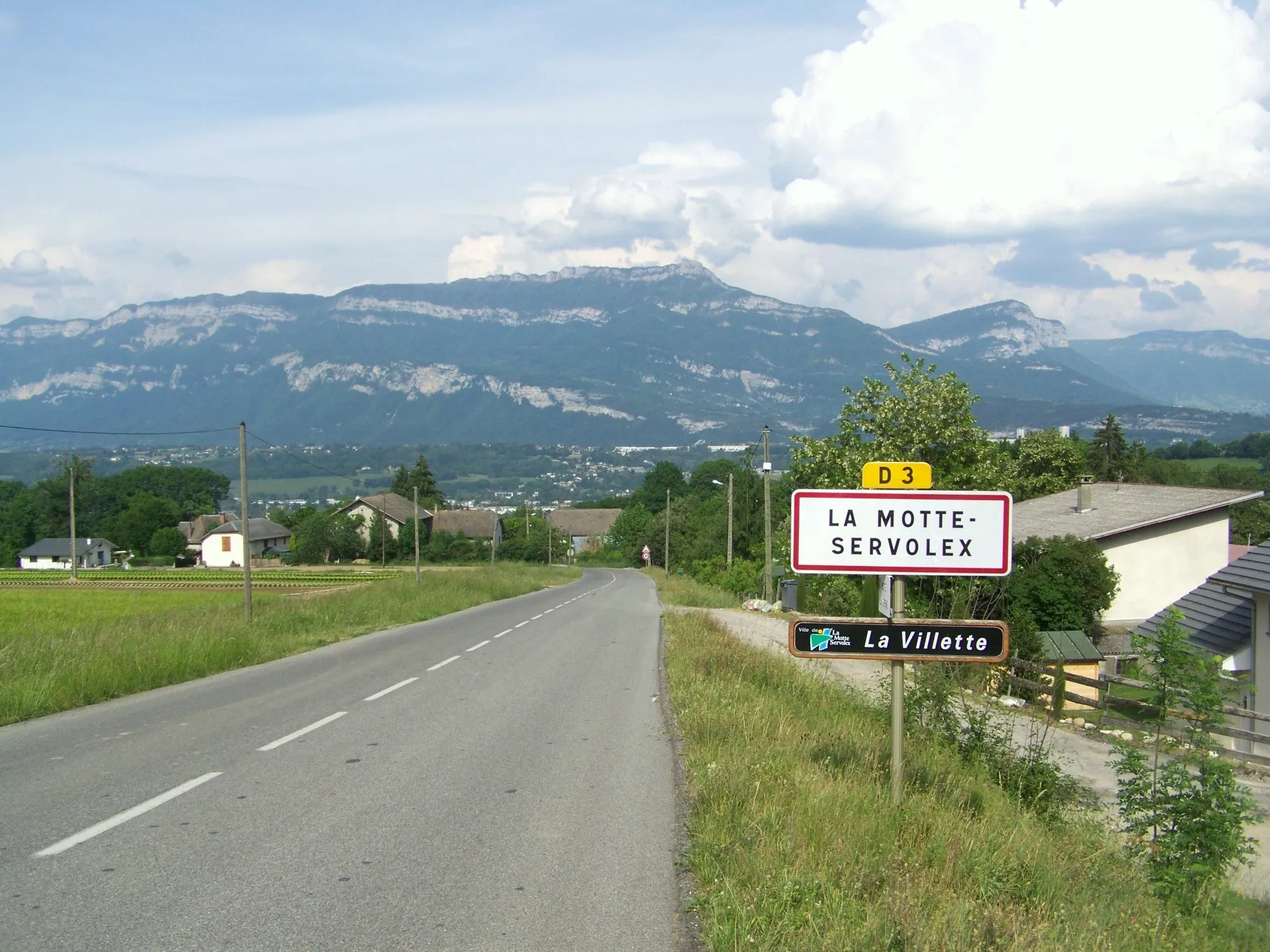 Photo showing: Sign welcoming visitors to the city of la Motte-Servolex close to Chambéry in Savoie, France.