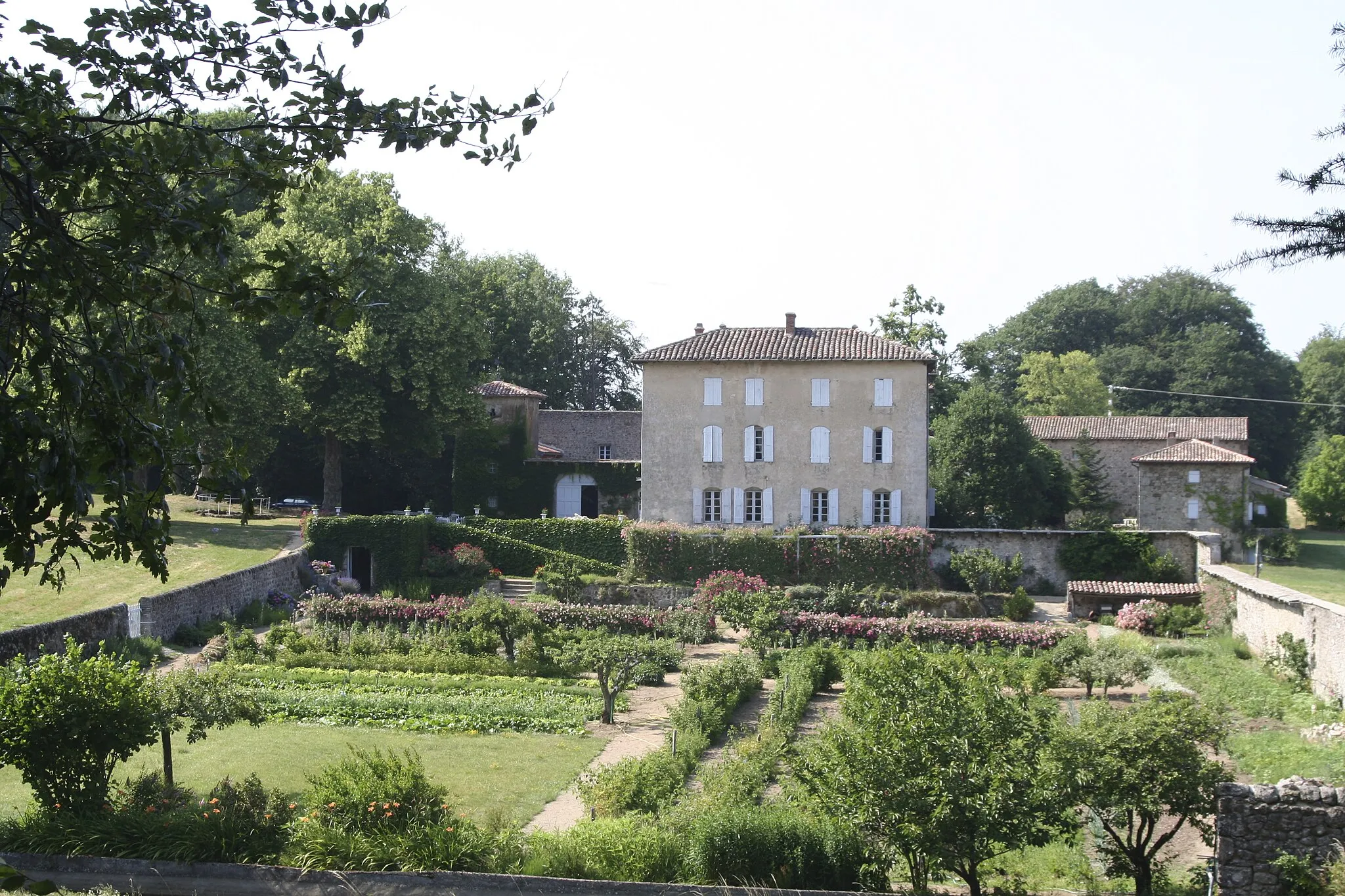 Photo showing: Chabret Farm near Boffres in Ardèche