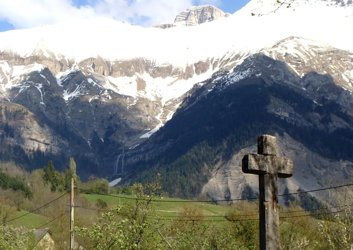 Photo showing: L'Obiou vu de Saint-Baudille-et-Pipet au printemps.