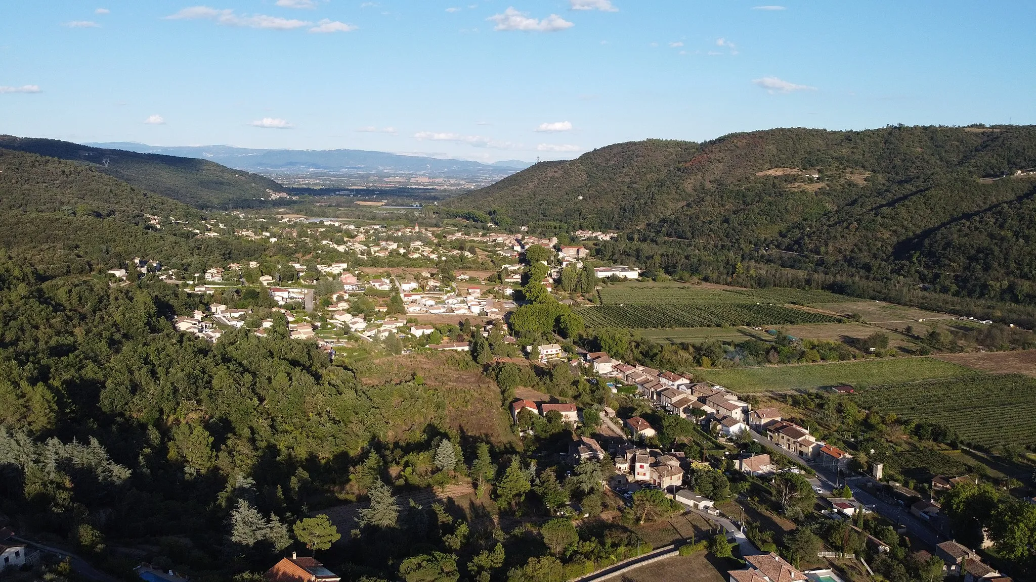 Photo showing: Areal view of Saint Laurent Du Pape from the west side of the village.