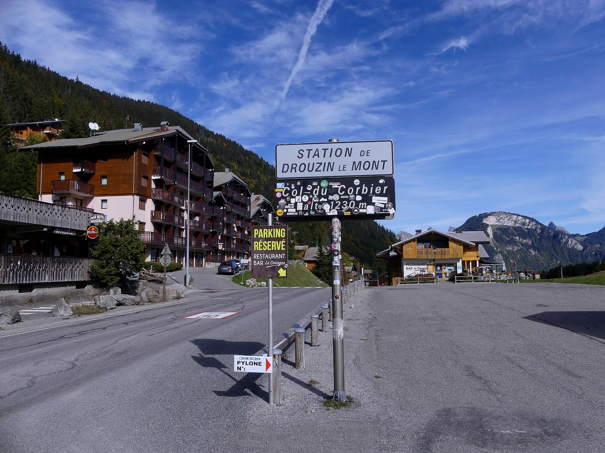 Photo showing: Sight of Col du Corbier pass and Drouzin le Mont resort, in Haute-Savoie, France.