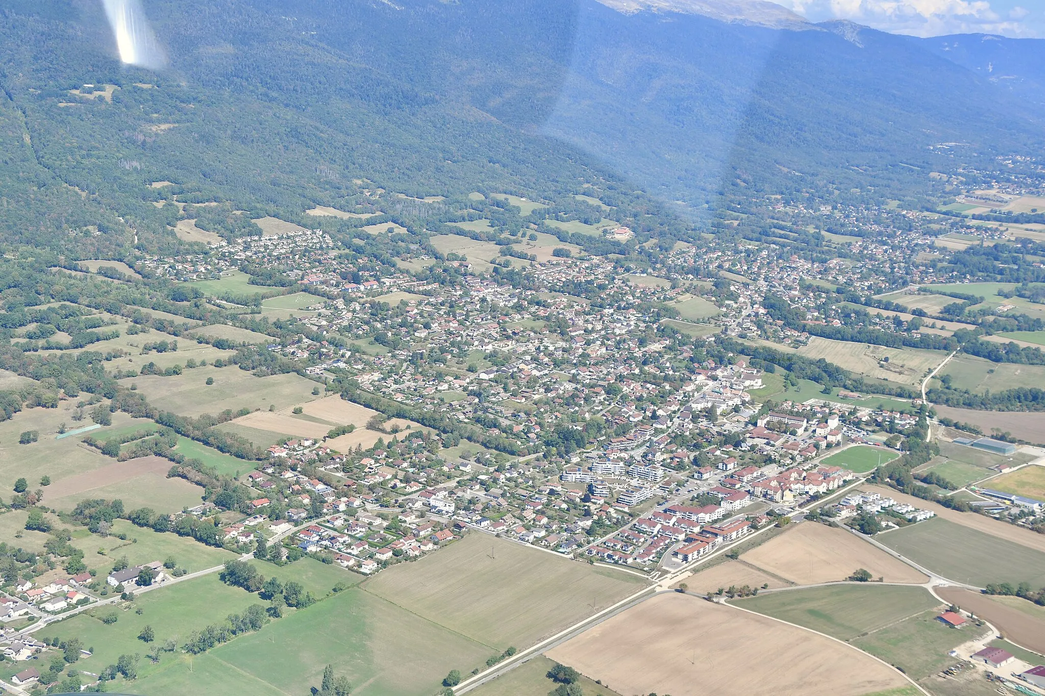 Photo showing: Vue aérienne de Thoiry (Ain), en France.