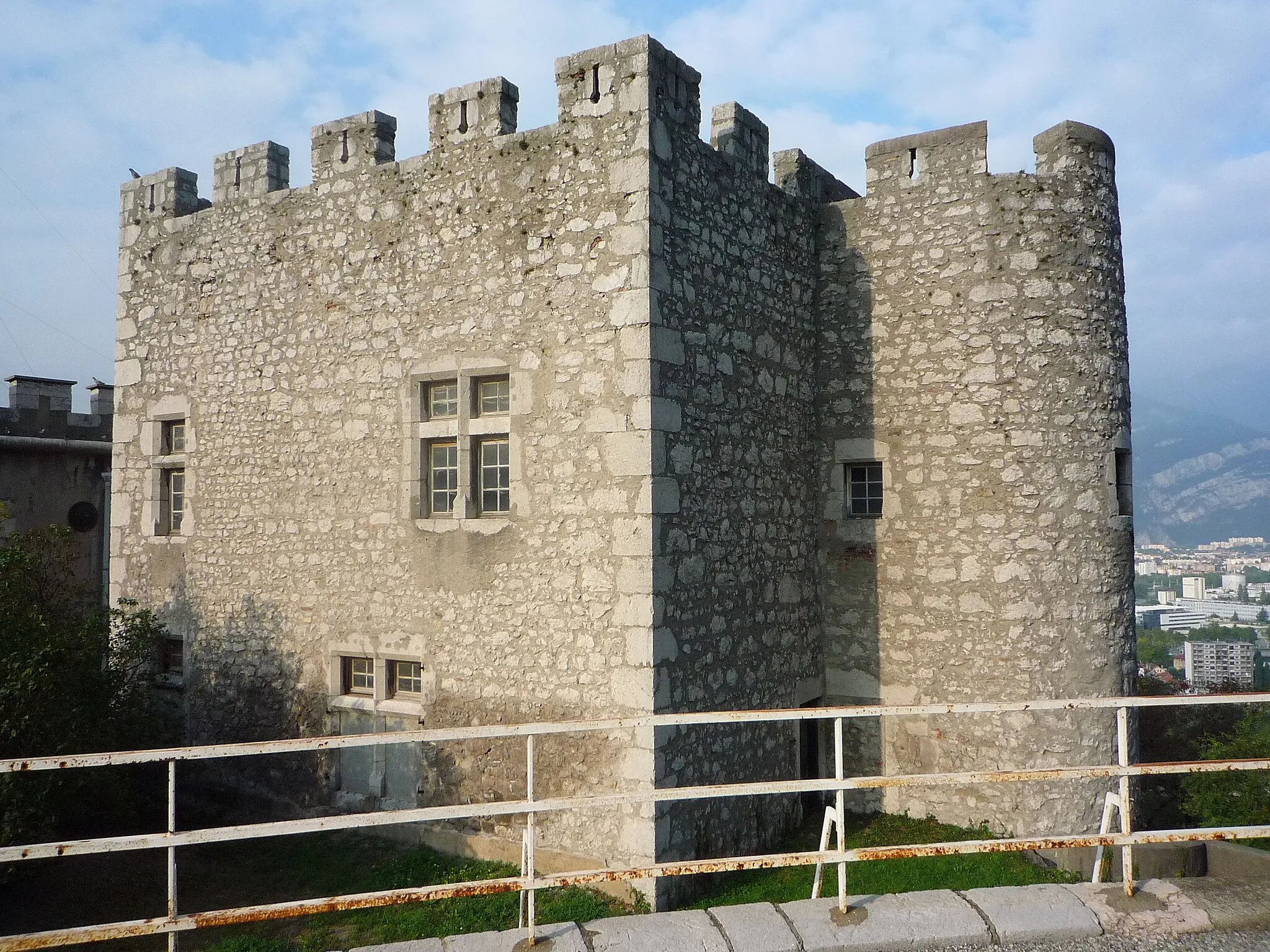 Photo showing: Maison-forte Rabot (XVe siècle) dans l'enceinte de la citadelle Rabot du XIXe siècle. - Grenoble, France