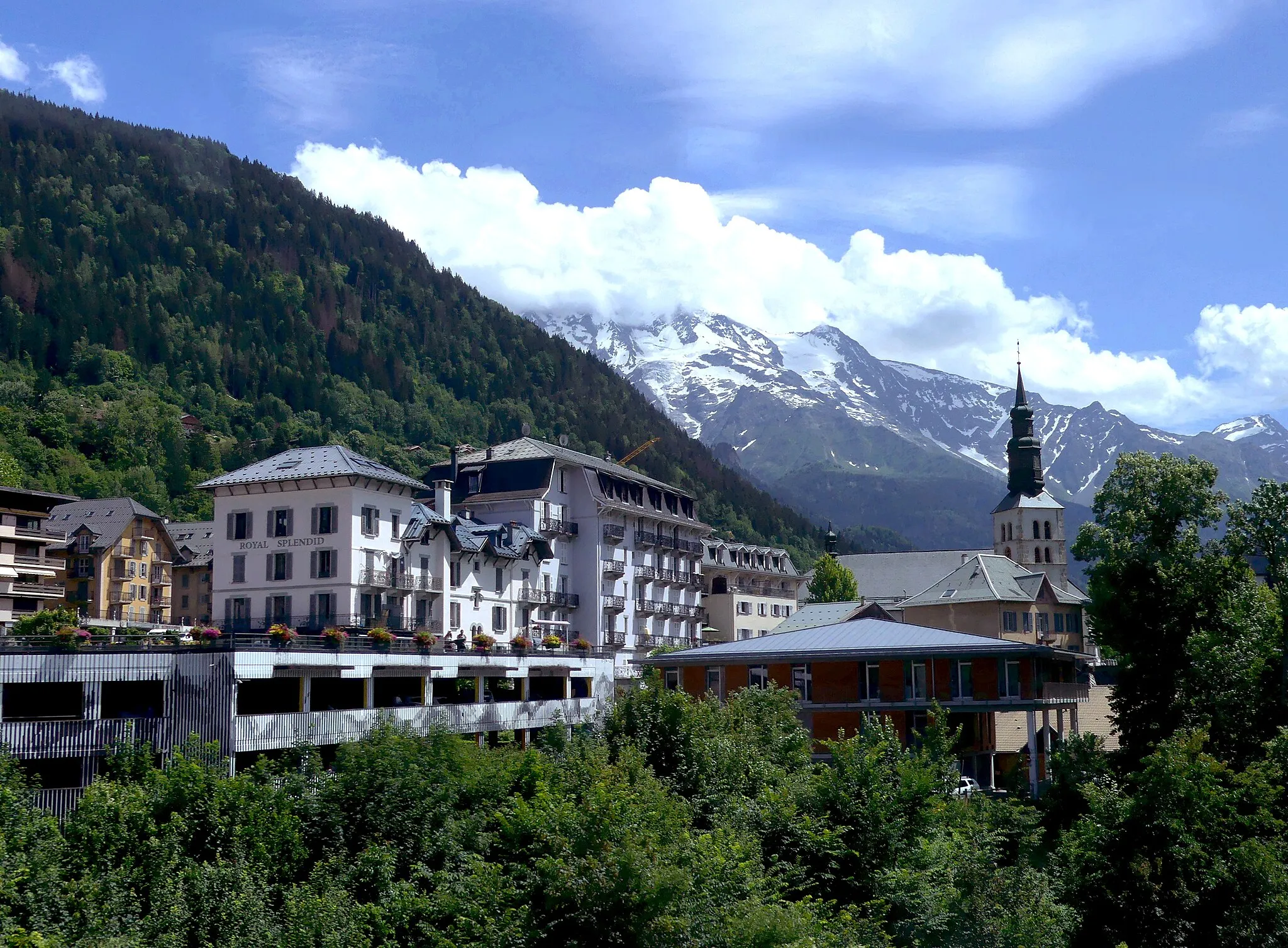 Photo showing: Sight, from the viaduct, of Saint-Gervais-les-Bains downtown, in Haute-Savoie, France.