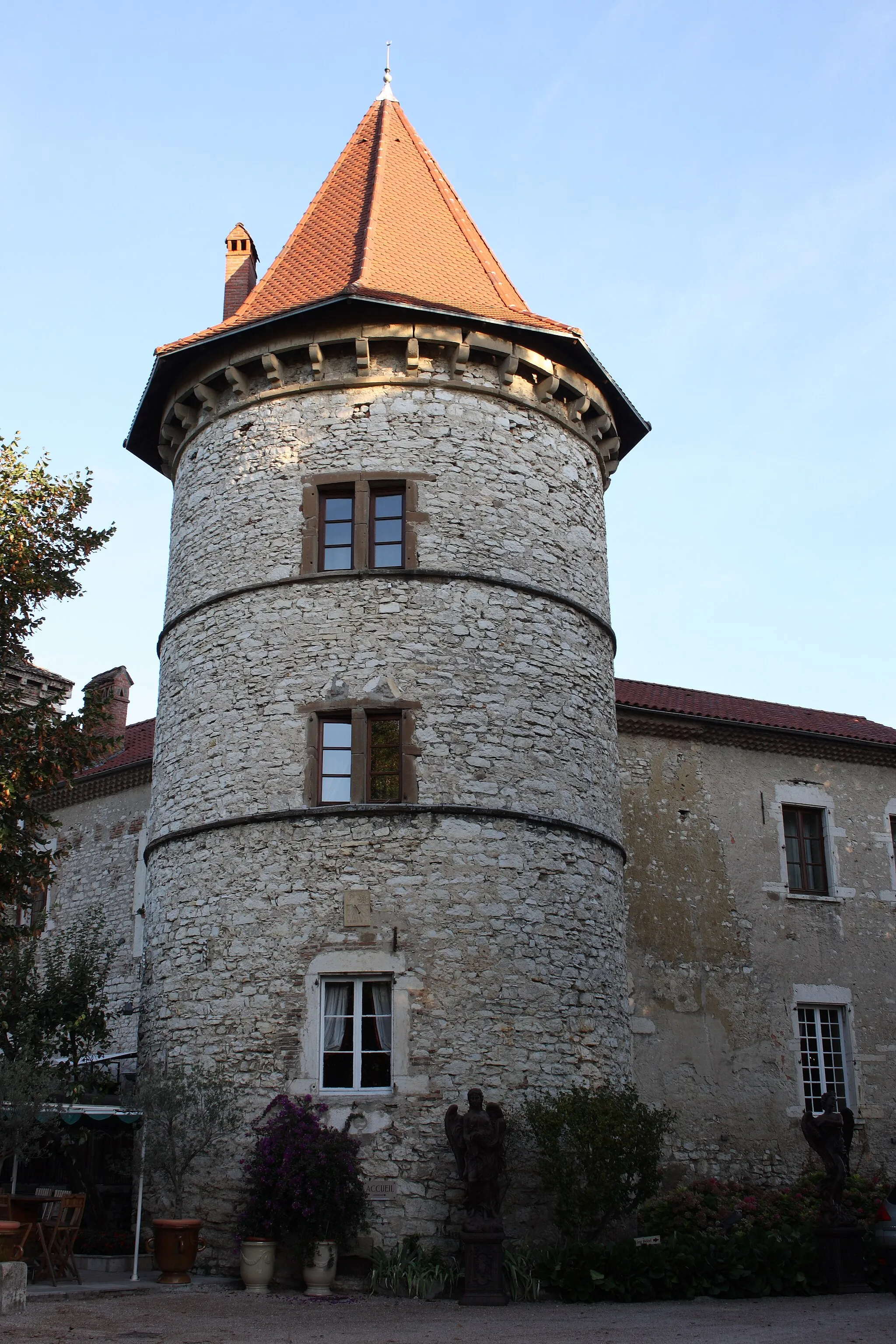 Photo showing: Château de Chapeau cornu à Vignieu.