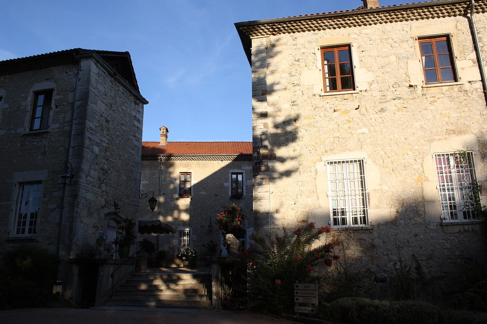 Photo showing: Château de Chapeau cornu à Vignieu.