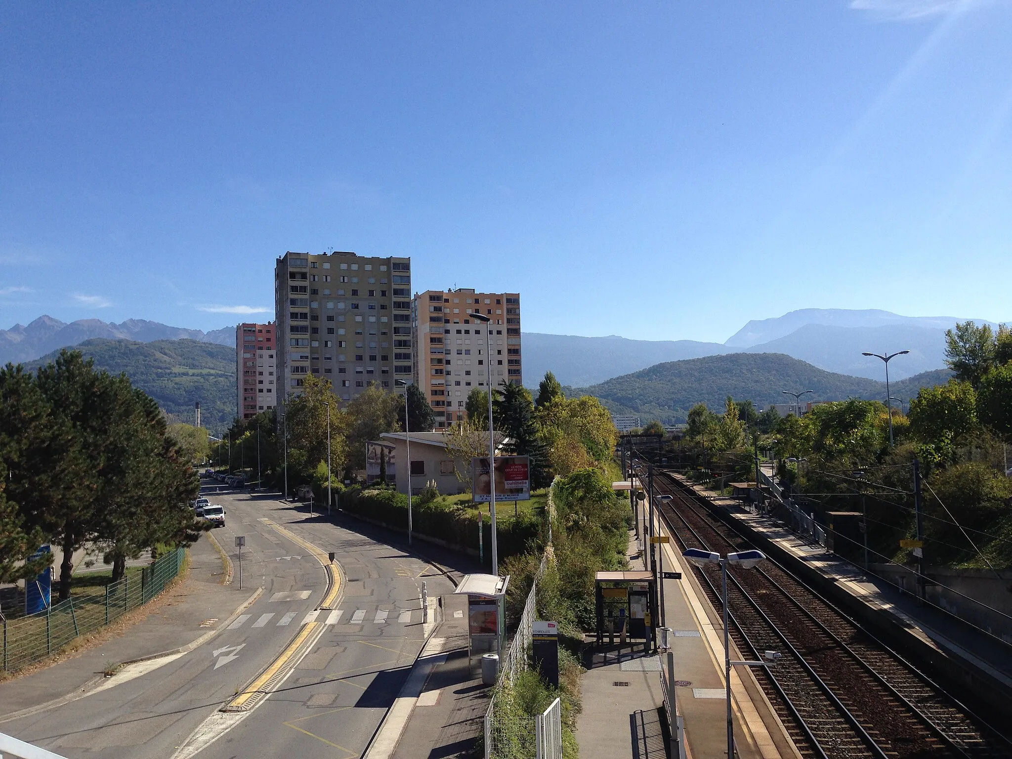 Photo showing: les HLM à proximité de la gare d'Echirolles